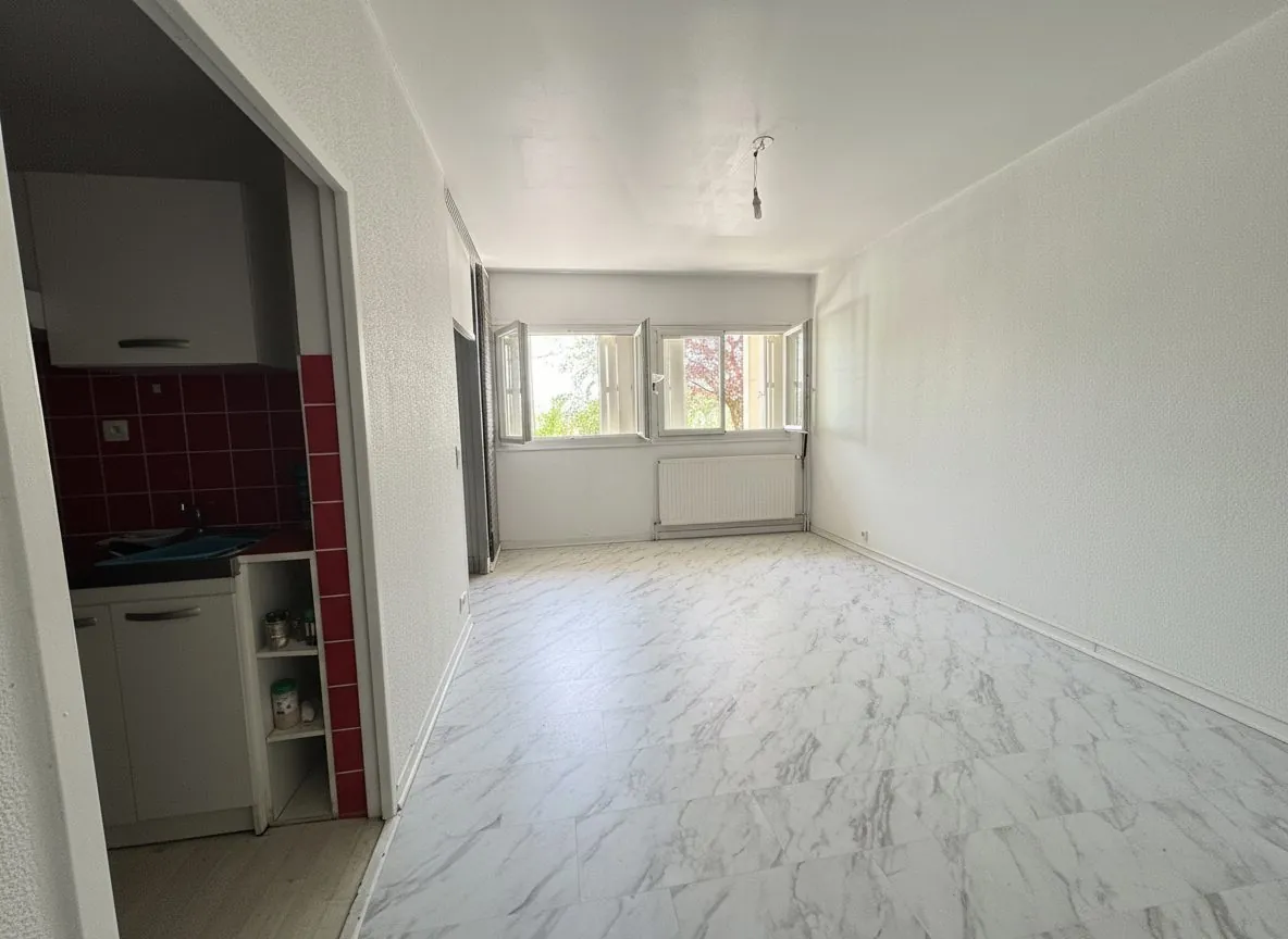 Appartement T1 BIS lumineux à Orléans, loué, proche transports et commerces