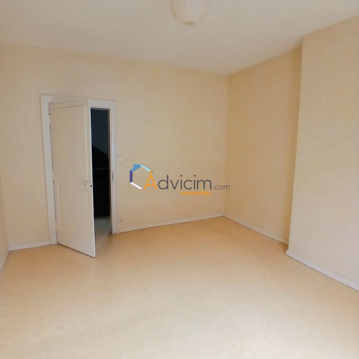 Maison ancienne avec potentiel à Ainay-le-Château de 90 m² à vendre