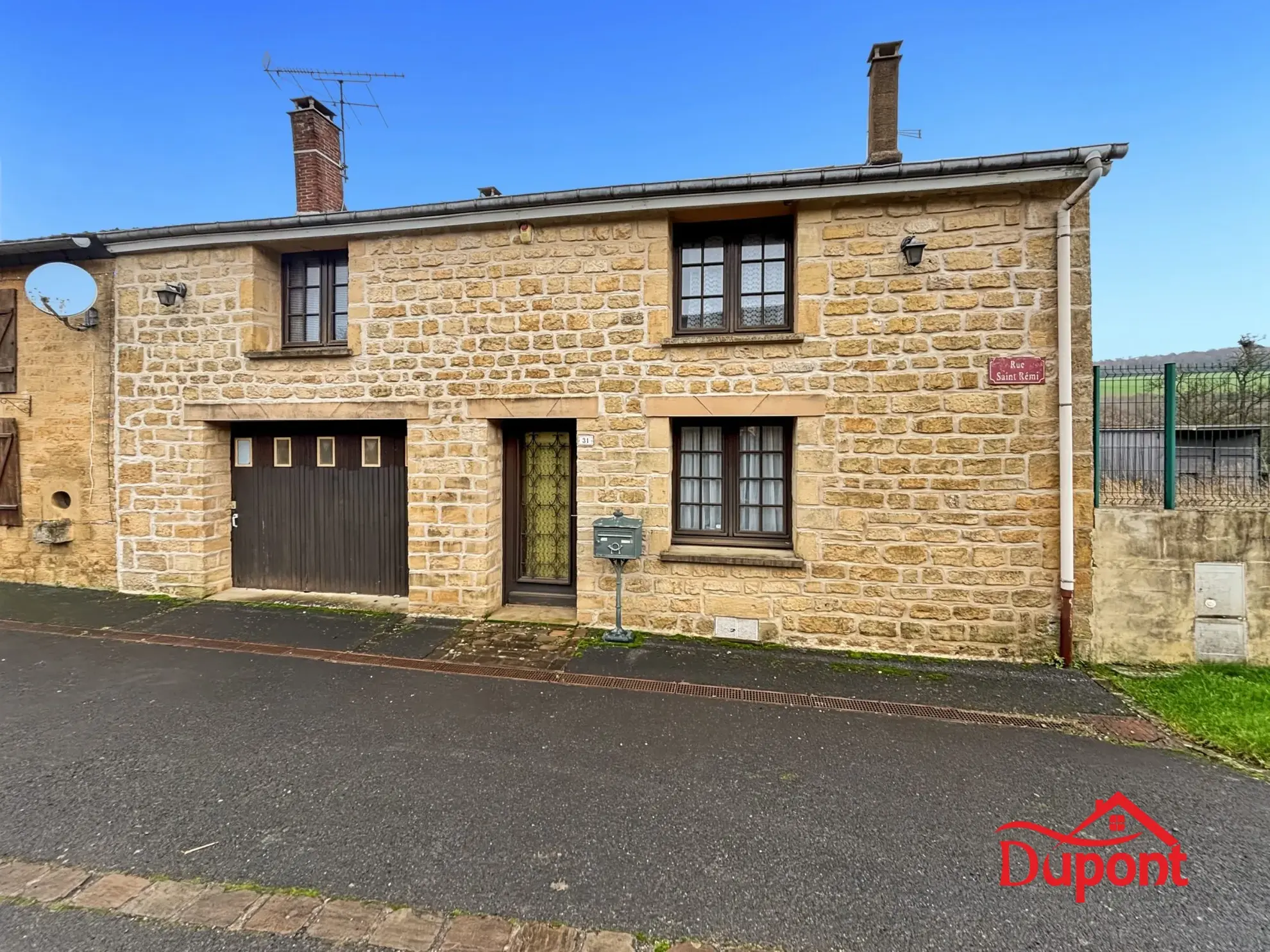 Charmante maison en pierre à Vaux-Villaine avec terrasse panoramique et 5 chambres