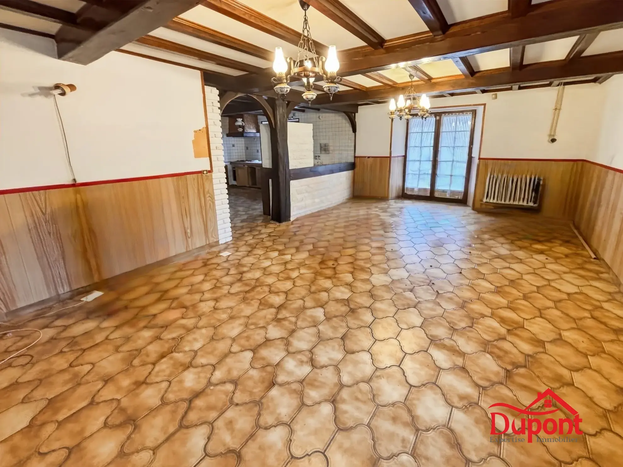 Charmante maison en pierre à Vaux-Villaine avec terrasse panoramique et 5 chambres 