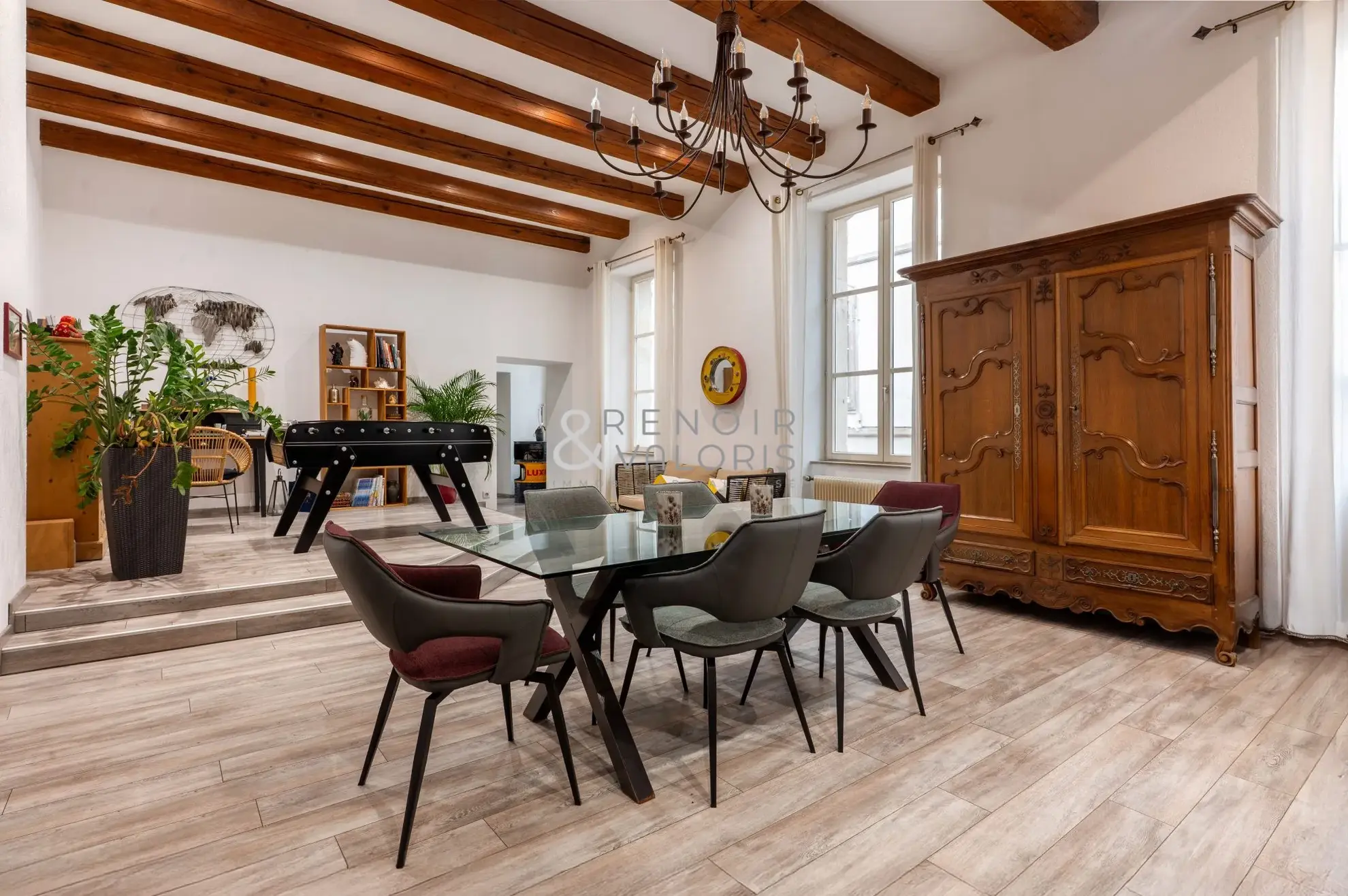 Grand appartement 6 pièces avec stationnement à Lunéville, centre-ville 