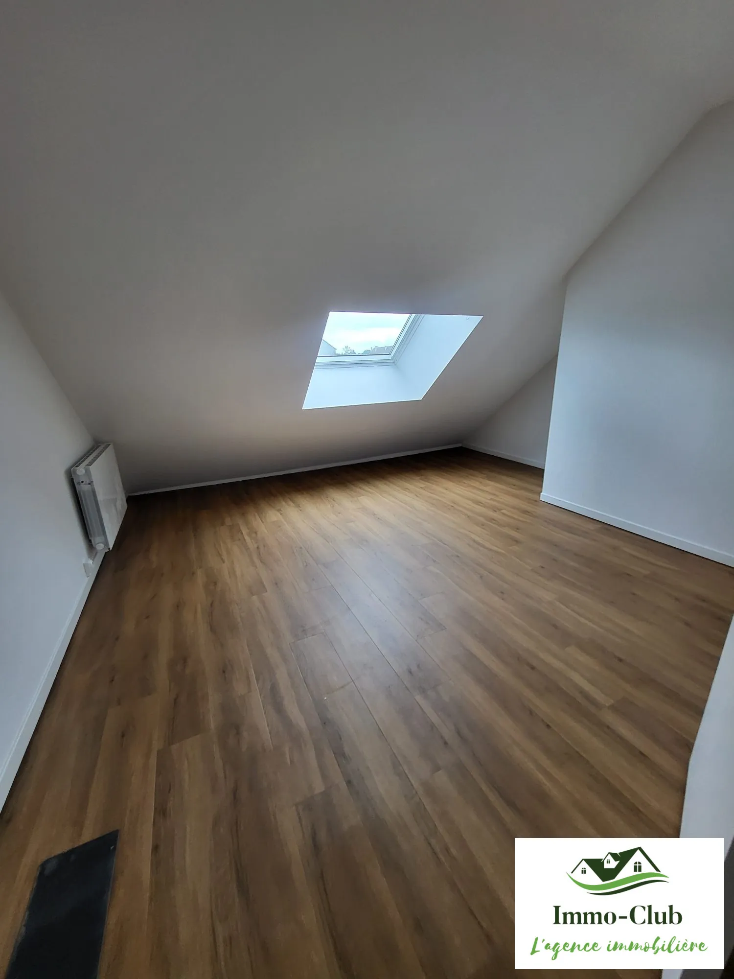 Maison de village à vendre à Corbigny avec jardin et garage 