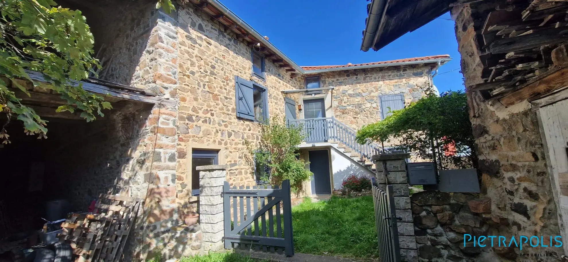 Maison à Saint-Appolinaire avec 2 chambres, mezzanine et dépendances