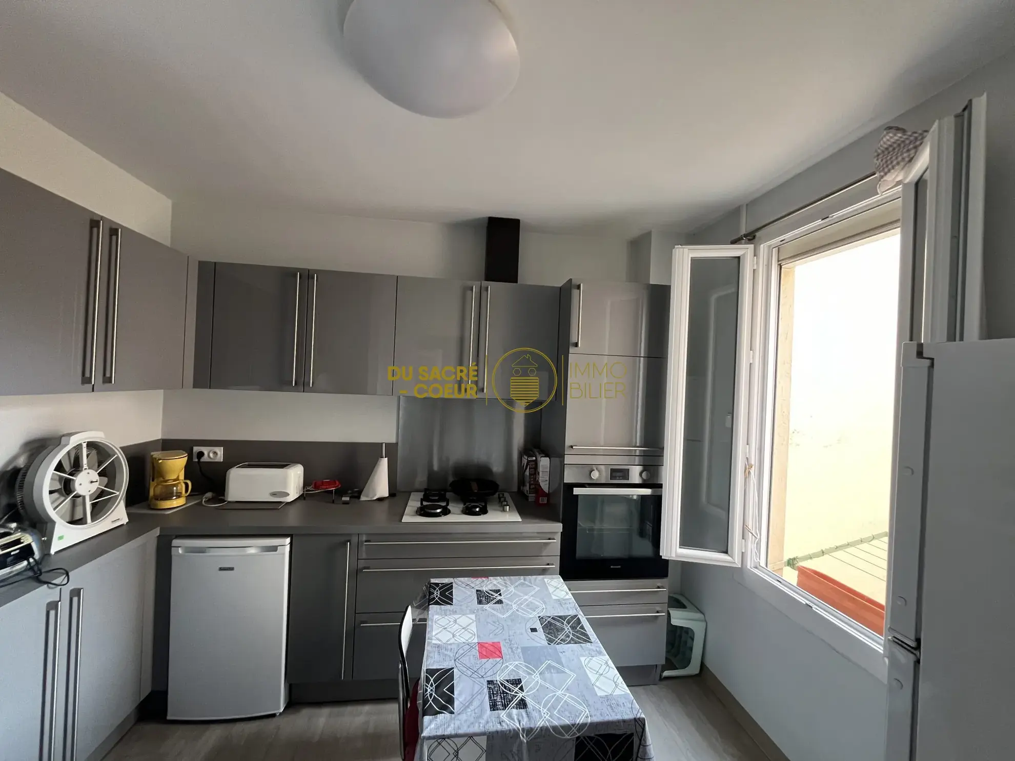 Bel appartement T3 à Perpignan avec vue panoramique, cave et grenier, au cœur de la ville 