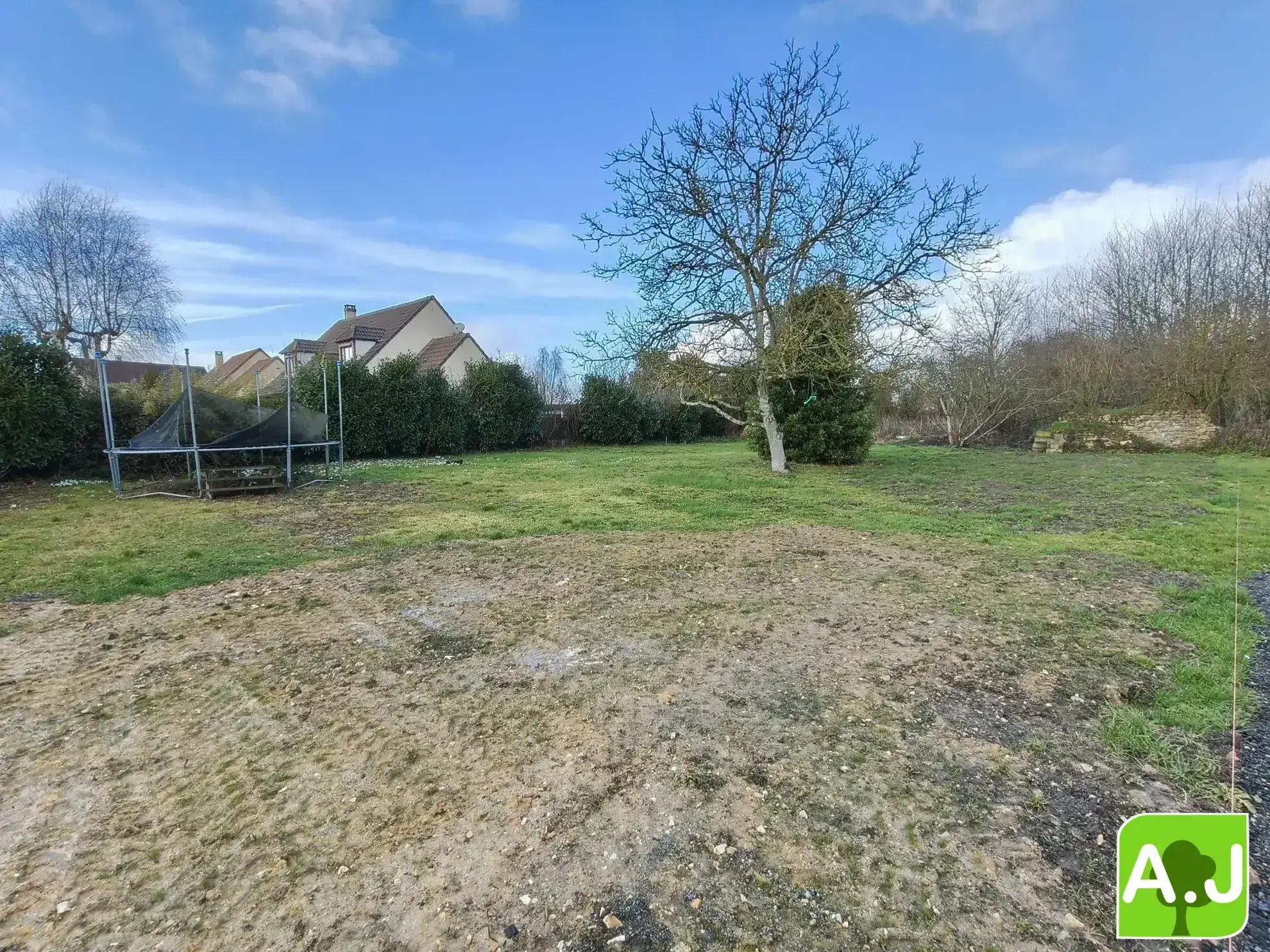 Terrain à bâtir de 736 m² à Le Mesnil Simon, environnement paisible et proche commodités