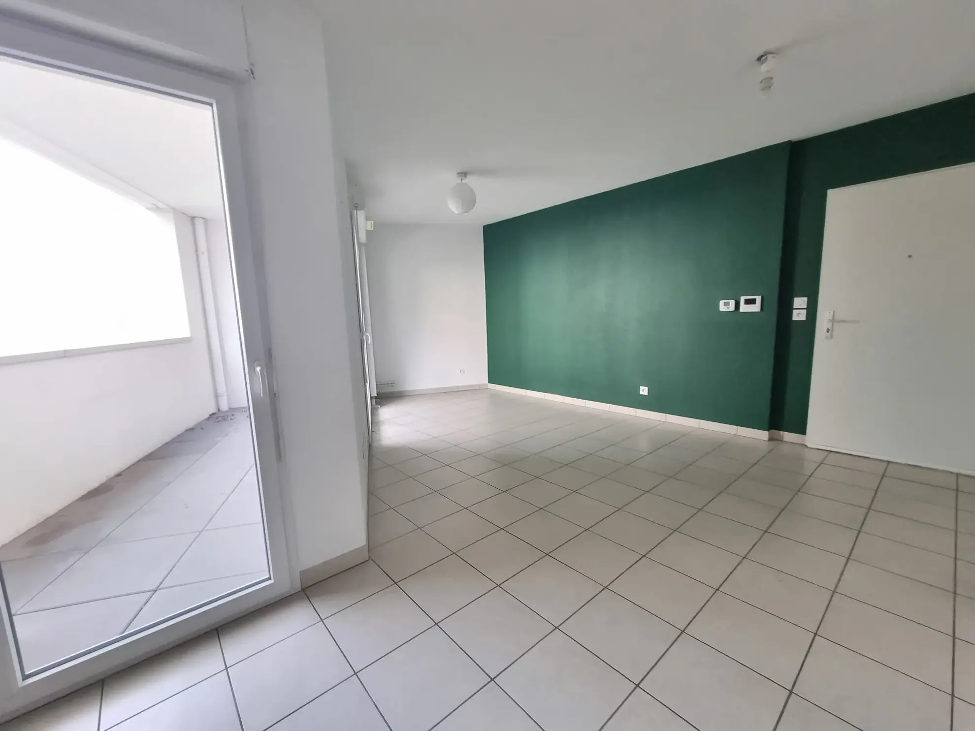 Appartement T2 avec terrasse, garage, proche tram à Saint-Priest 