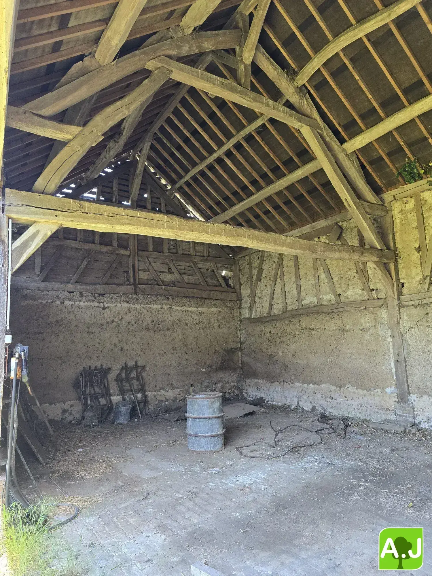 Charmante grange à rénover près de Saint-André-de-l'Eure 