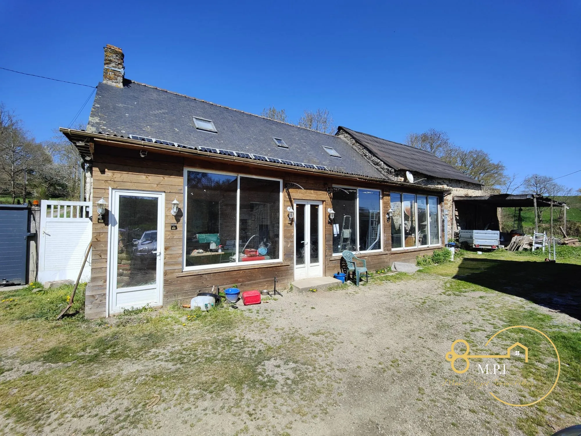 Maison ancienne avec moulin et dépendances à Saint-Georges-le-Gaultier 72130