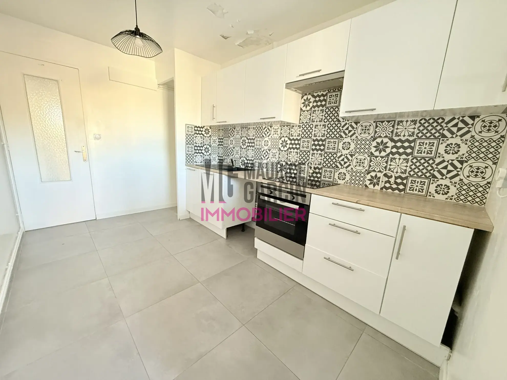 Appartement sécurisé de 77 m² avec terrasse et cave à Avignon 