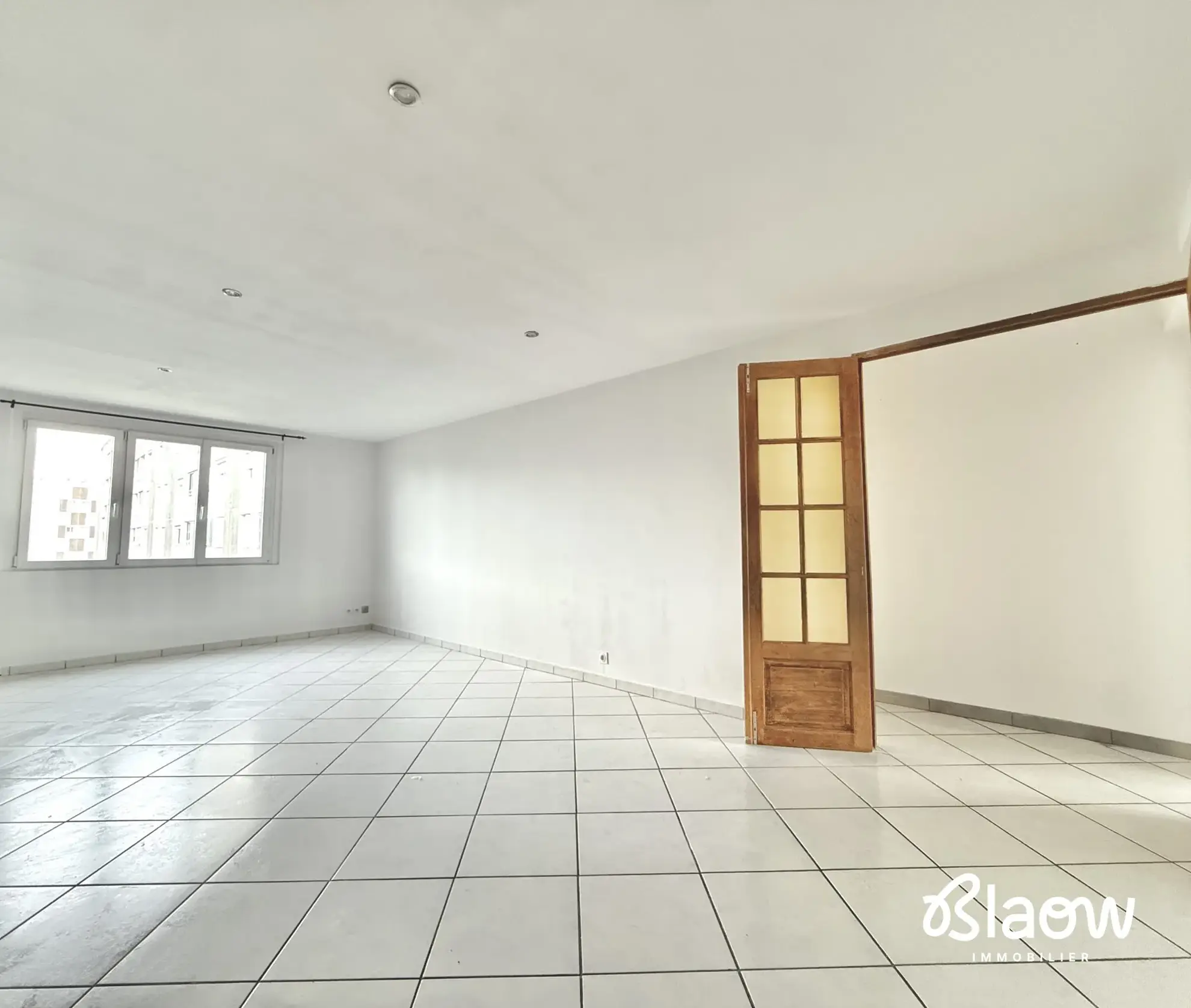 Appartement T3 rénové de 64 m² à vendre à Saint-Priest, dernier étage