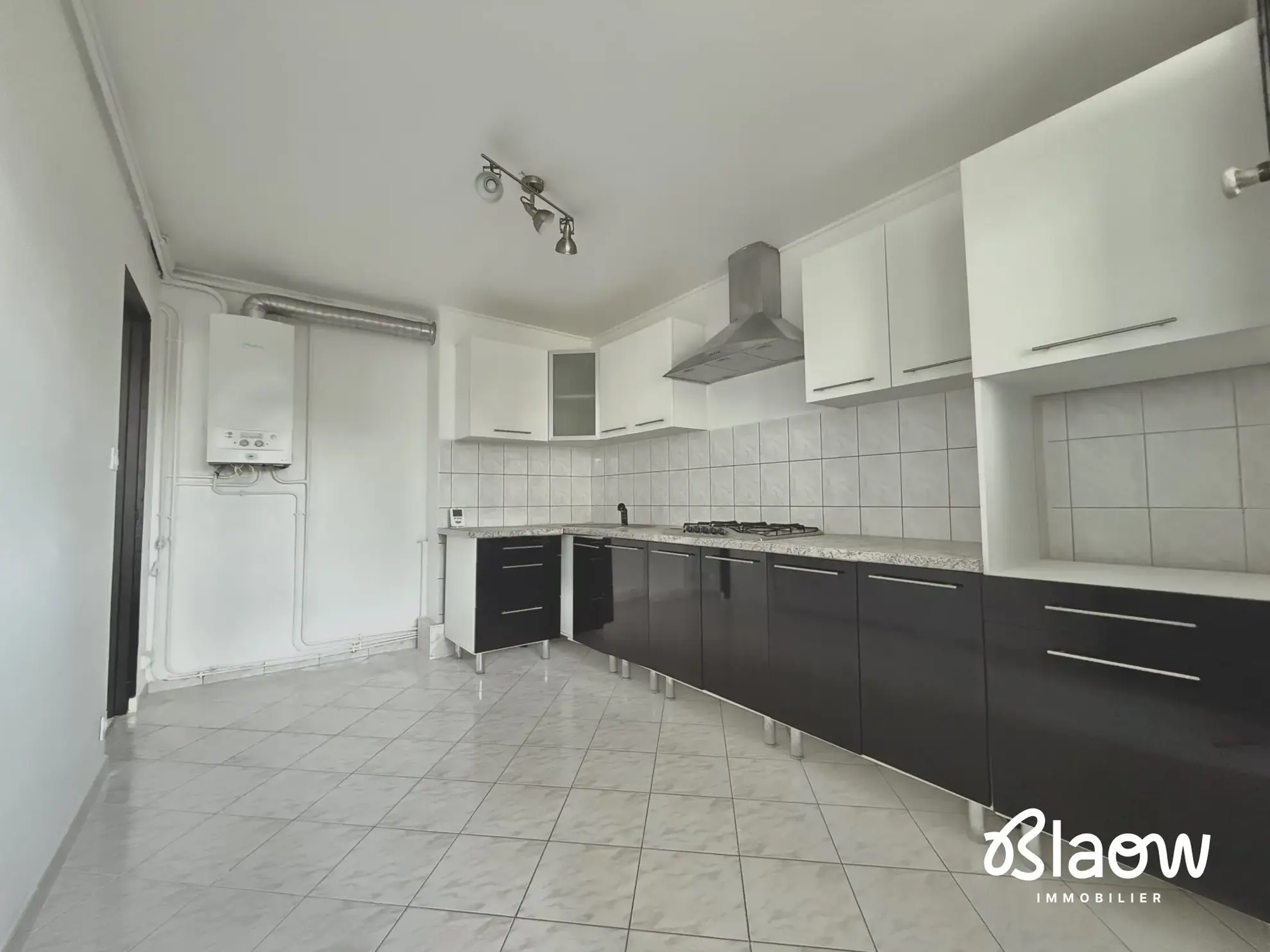 Appartement T3 rénové de 64 m² à vendre à Saint-Priest, dernier étage 