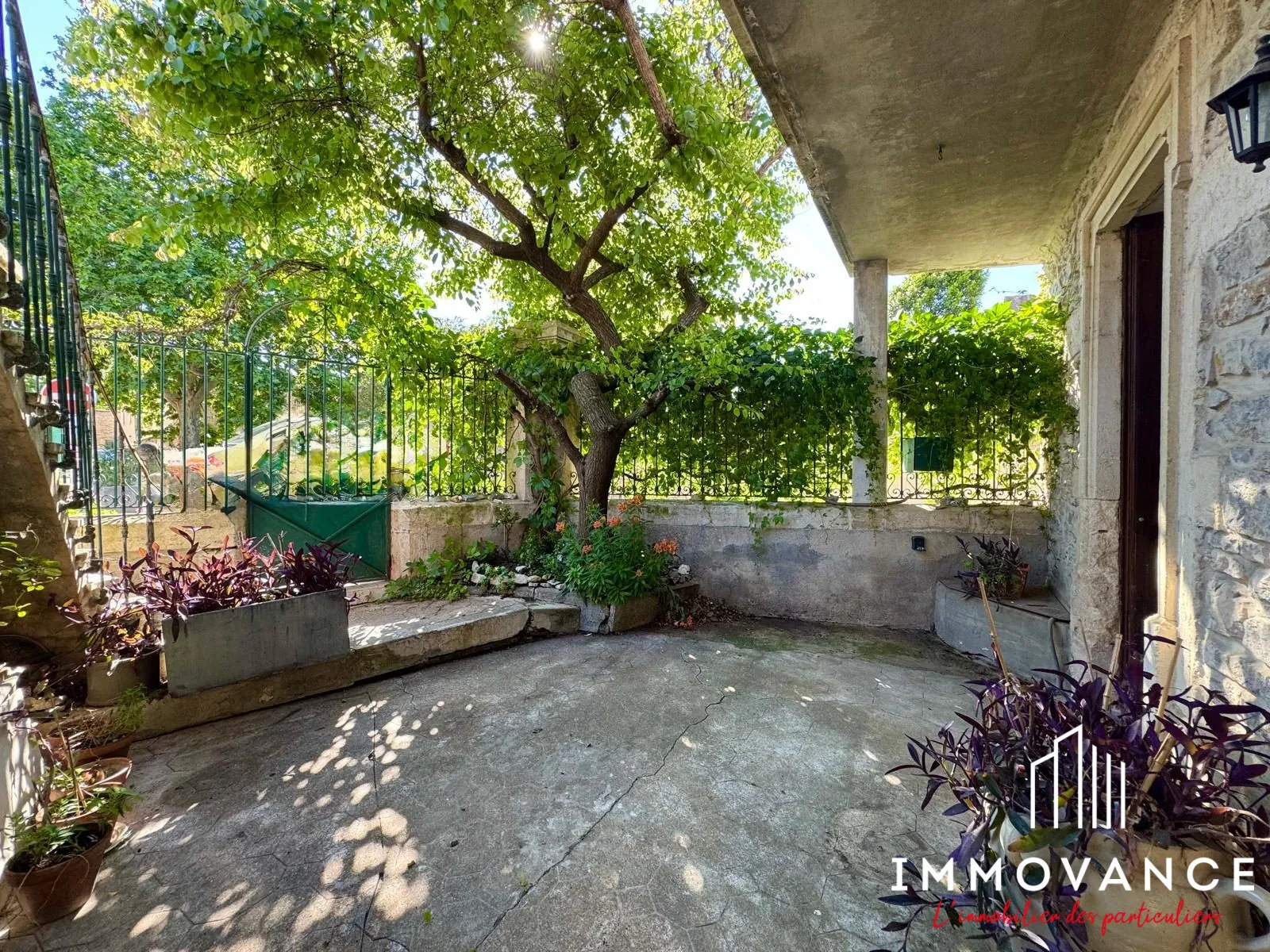 Appartement 3 pièces de 80 m² avec cour privative à Saint Bauzille-de-Montmel