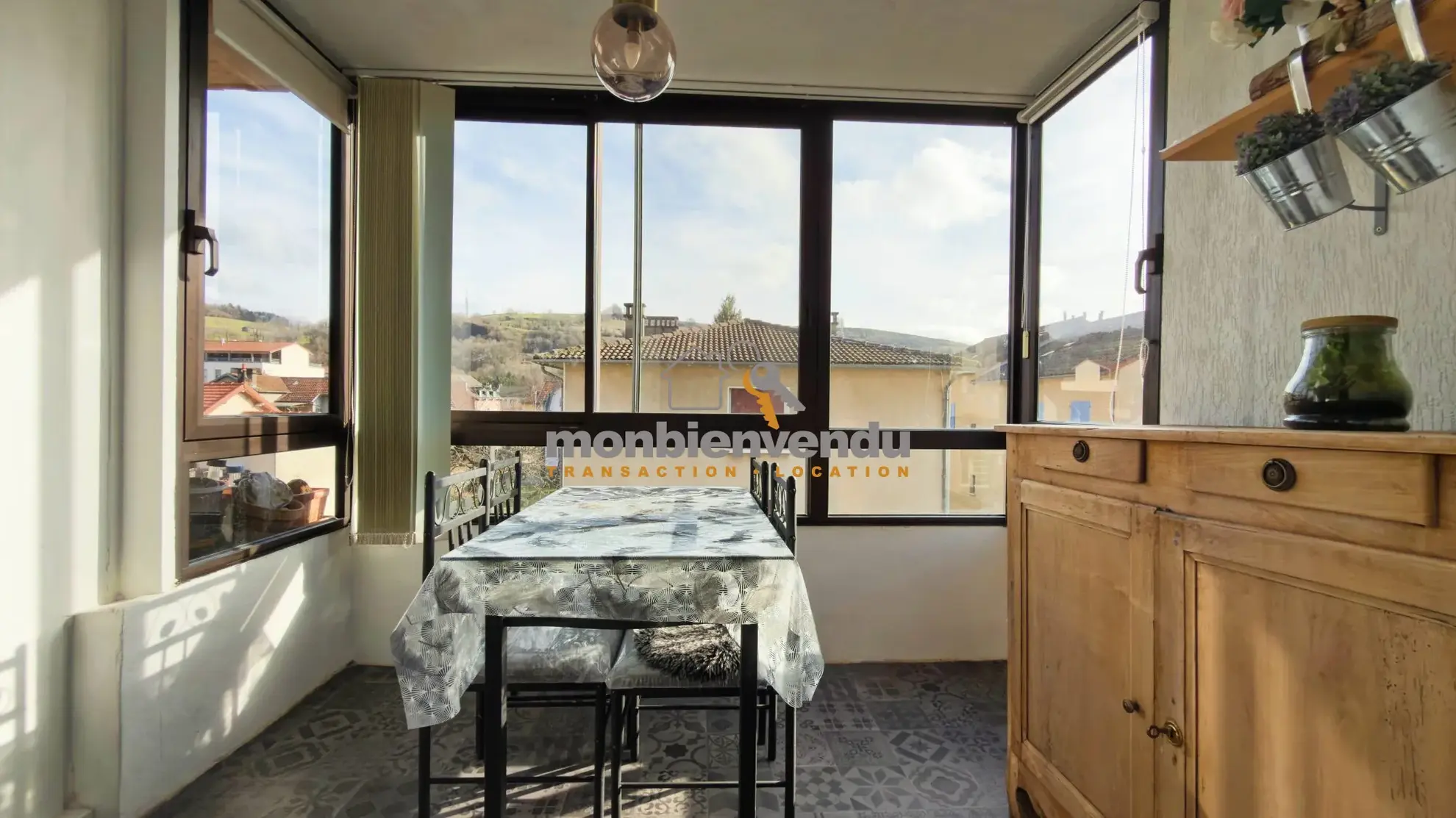 Bel appartement T4 avec loggia, garage et cave à Aurillac 