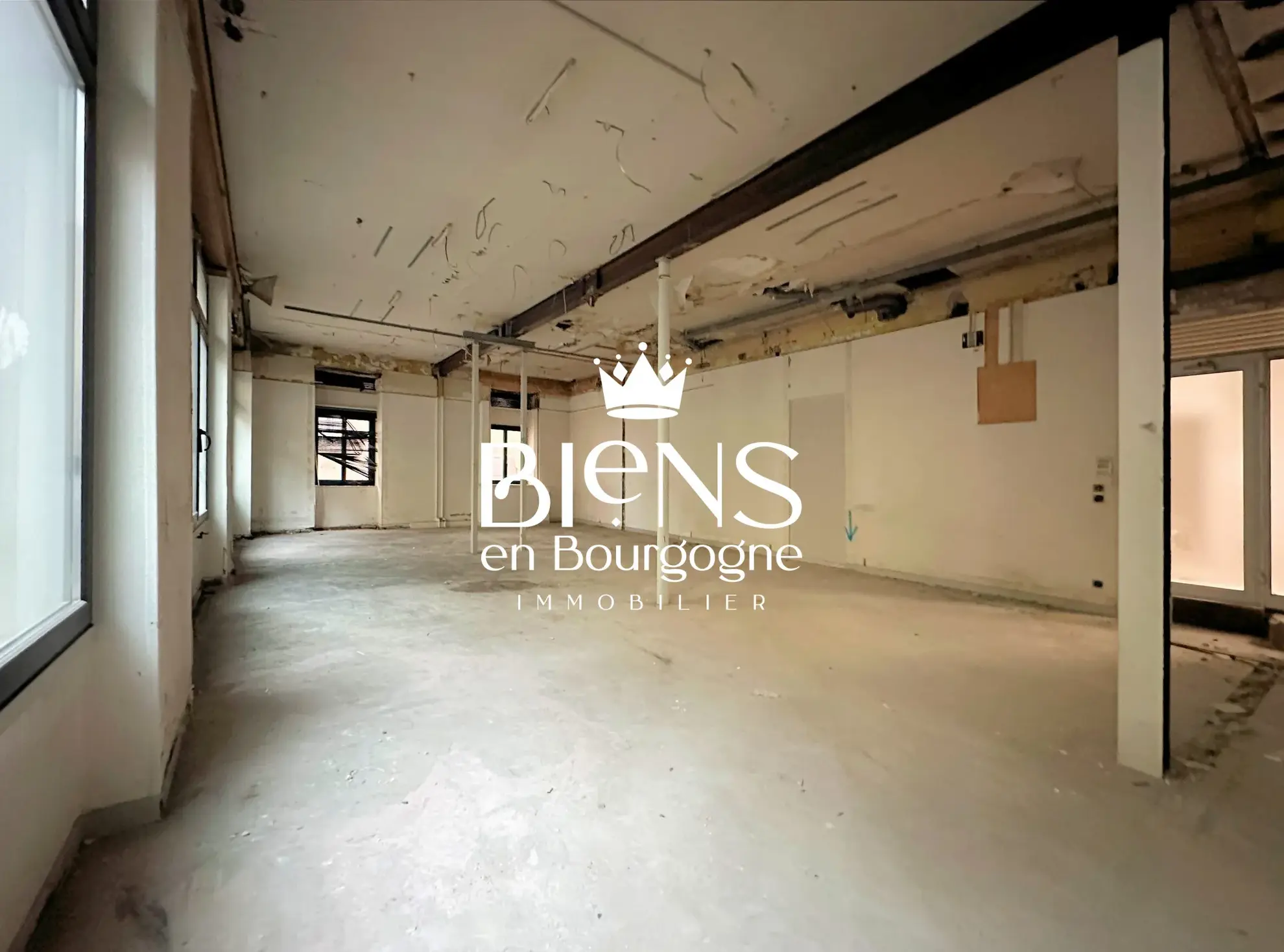 Grand plateau de bureaux à rénover au centre-ville de Chalon-sur-Saône – Opportunité d'investissement 