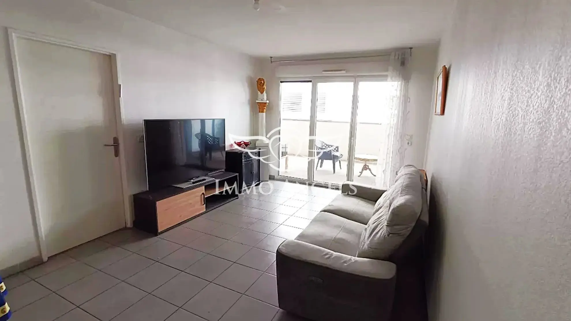 Appartement T1 PMR avec terrasse à Marseille - Investissement sûr et stable 