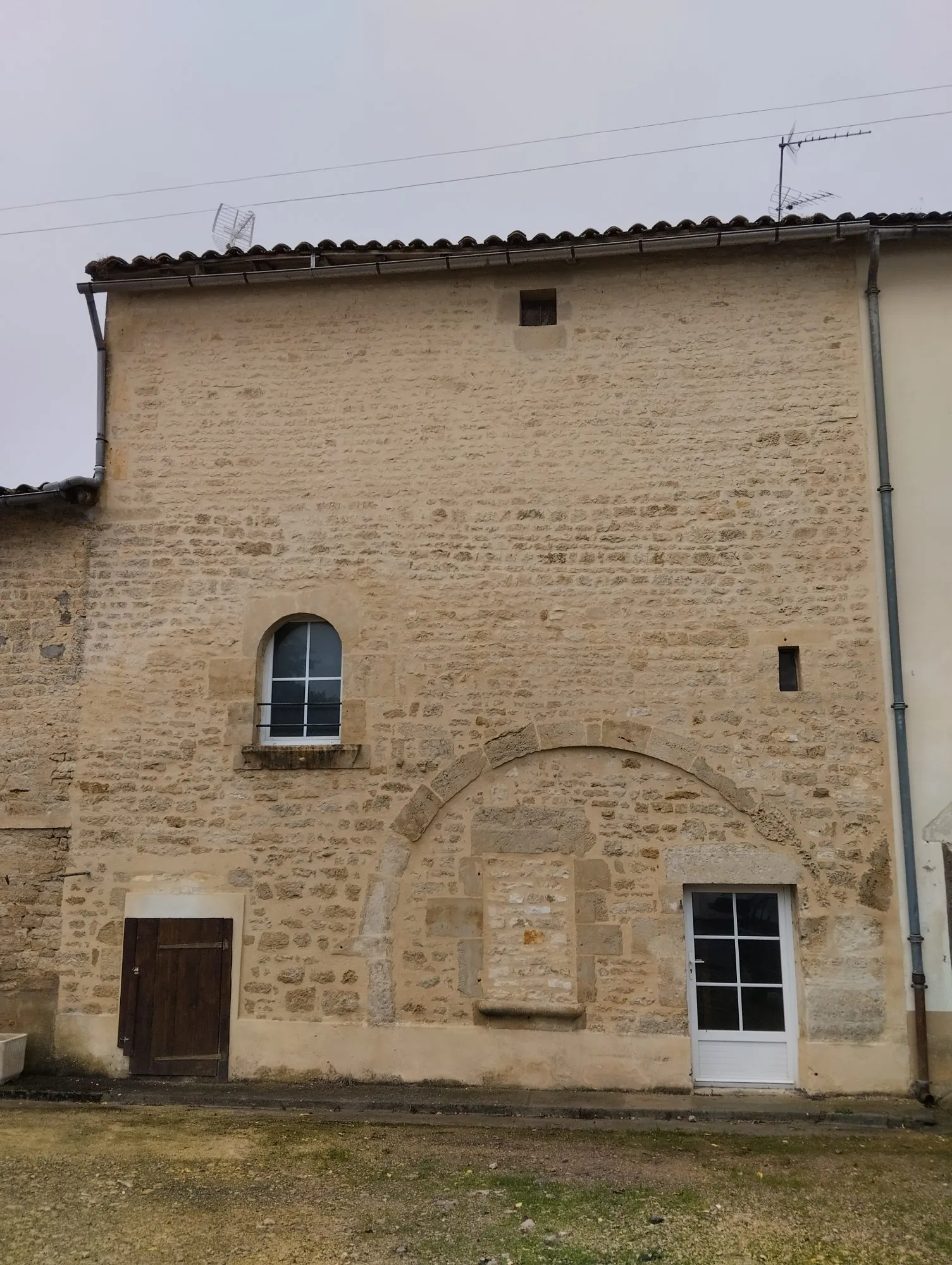 Maison de Bourg à Chef-Boutonne de 68 m² avec cave et combles aménageables
