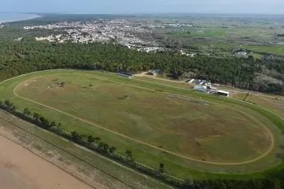 Terrain constructible de 2 lots à 300 m de la plage dans le quartier de l'hippodrome 