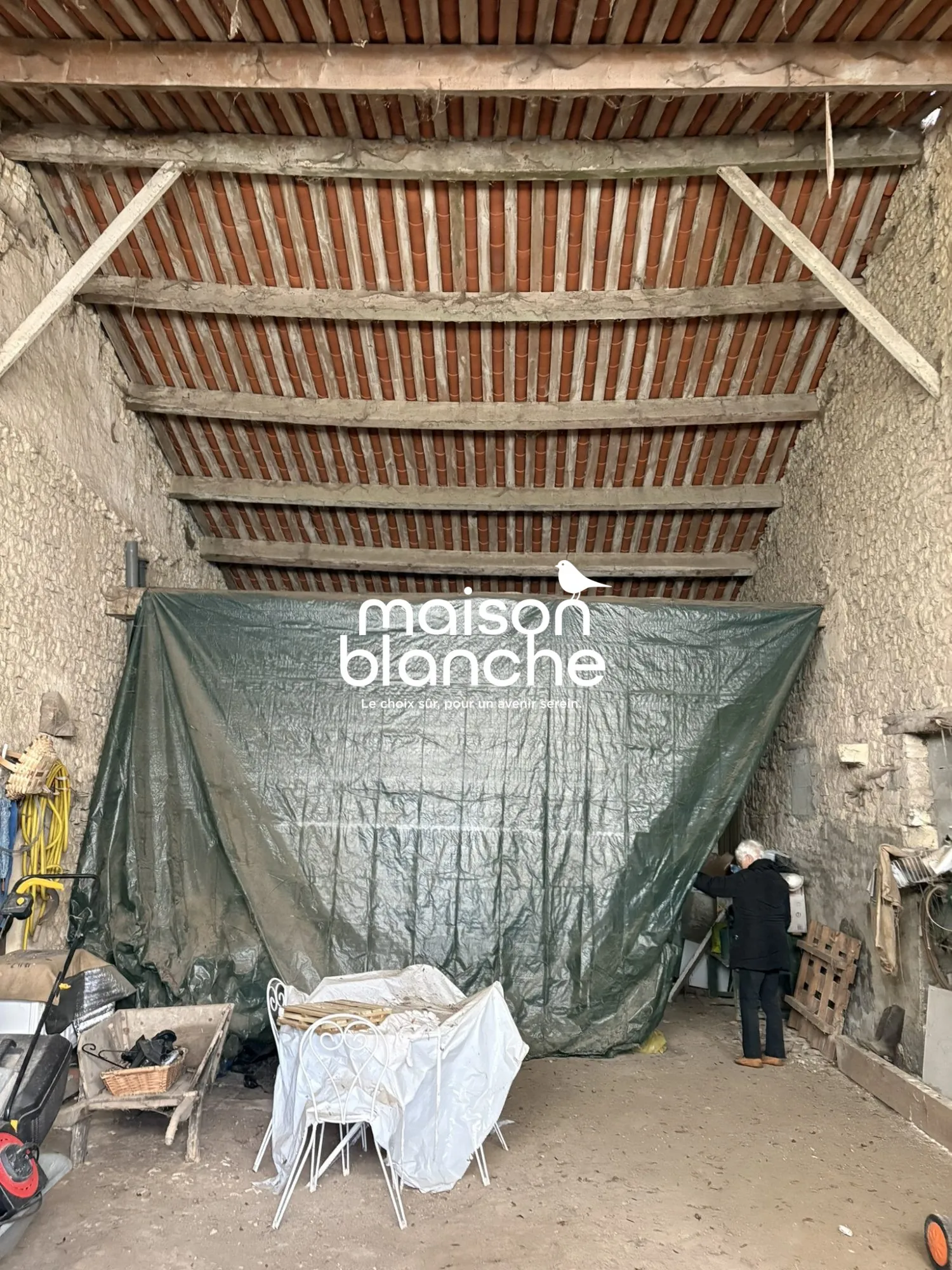 Garage indépendant de 92 m² à Surgères avec cour privative