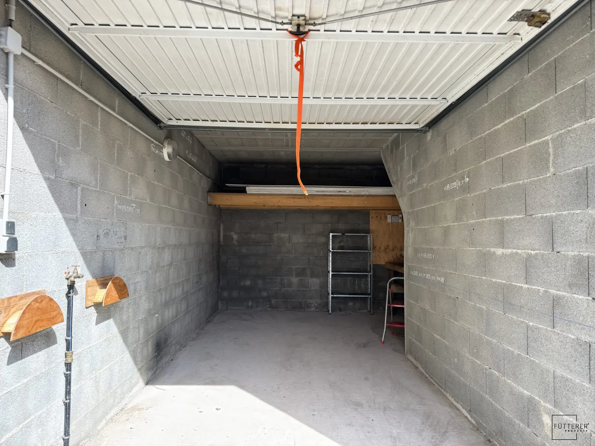 À vendre : Grand garage aménagé à Gruissan - Grazel, 21 m² avec mezzanine et équipements