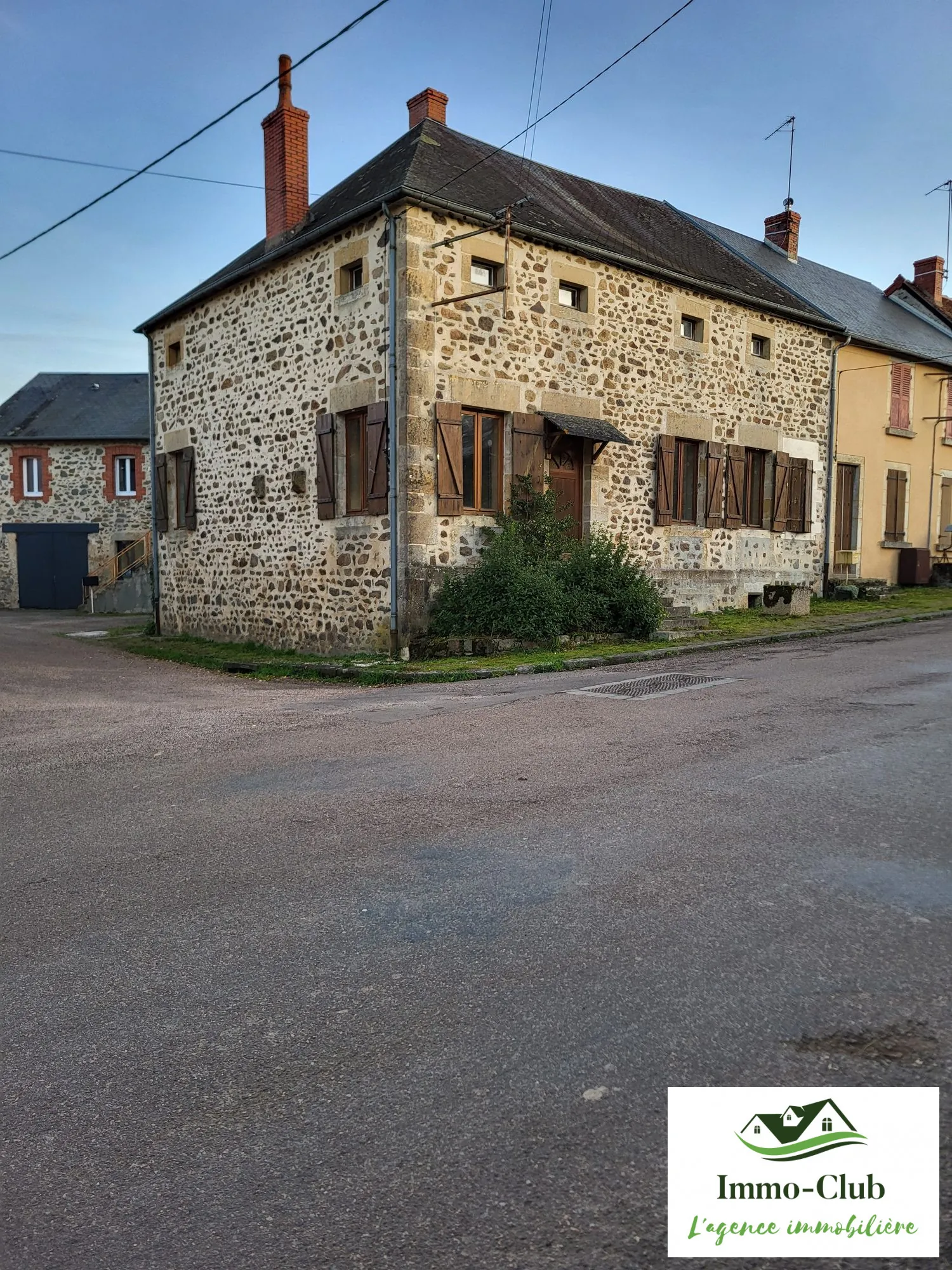 Maison de village à rénover dans le Morvan avec grand potentiel