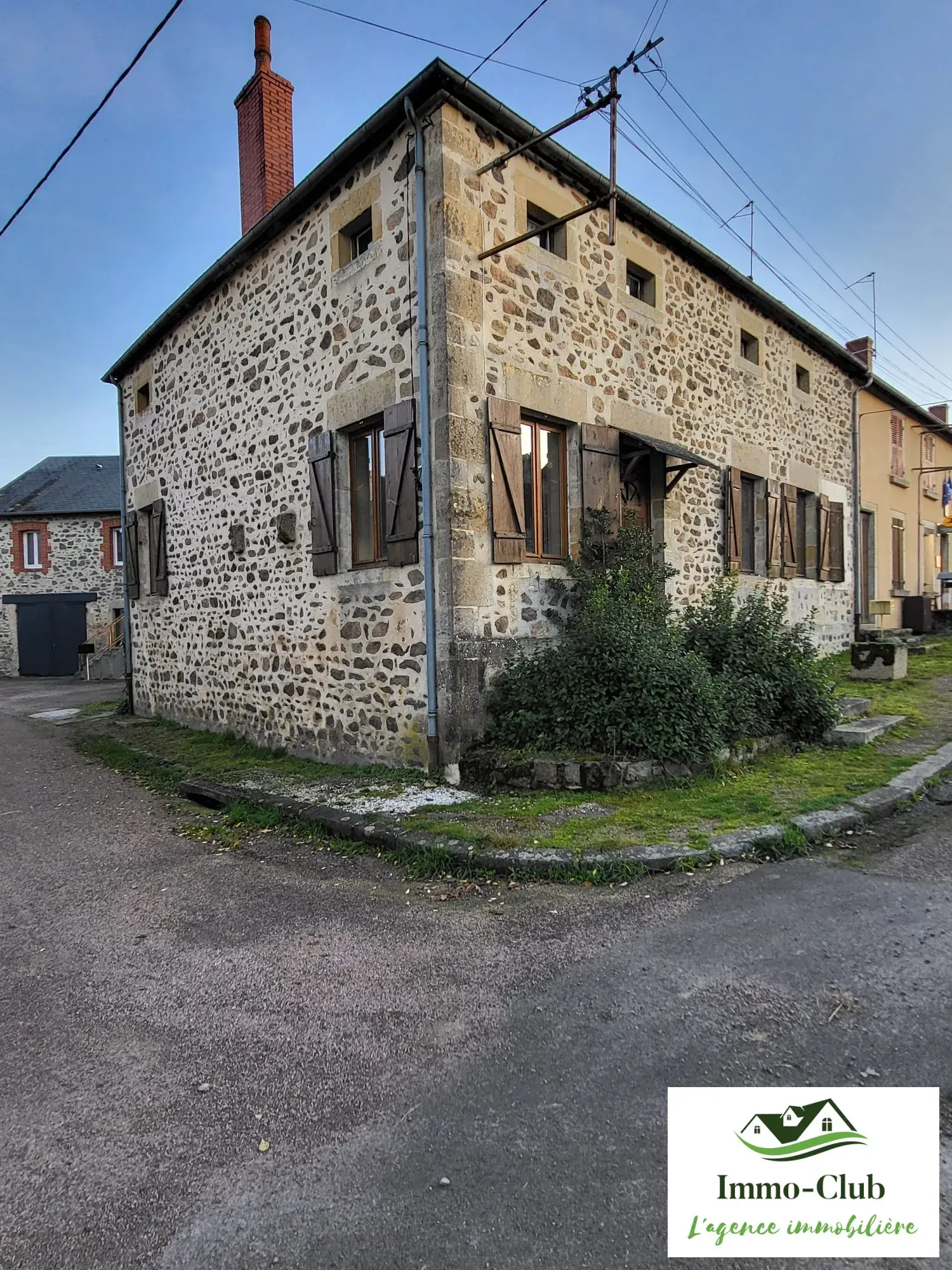 Maison de village à rénover dans le Morvan avec grand potentiel 