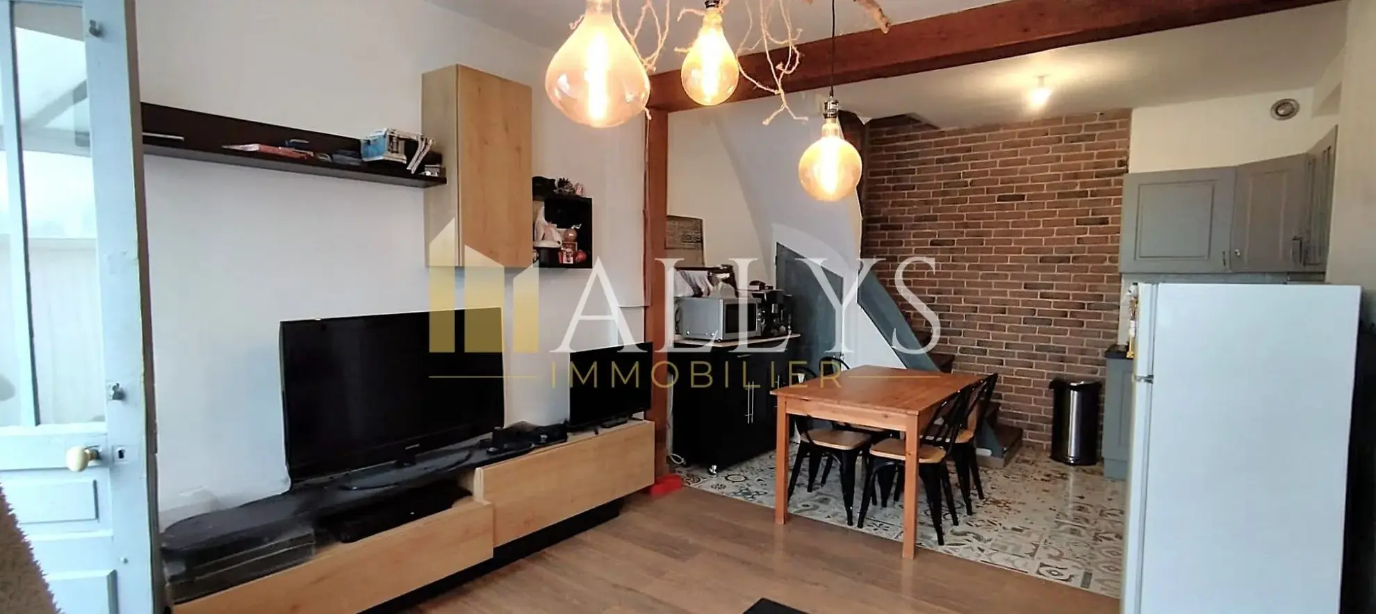 Maison de ville de 74 m² proche gare à Gisors avec cour et véranda 