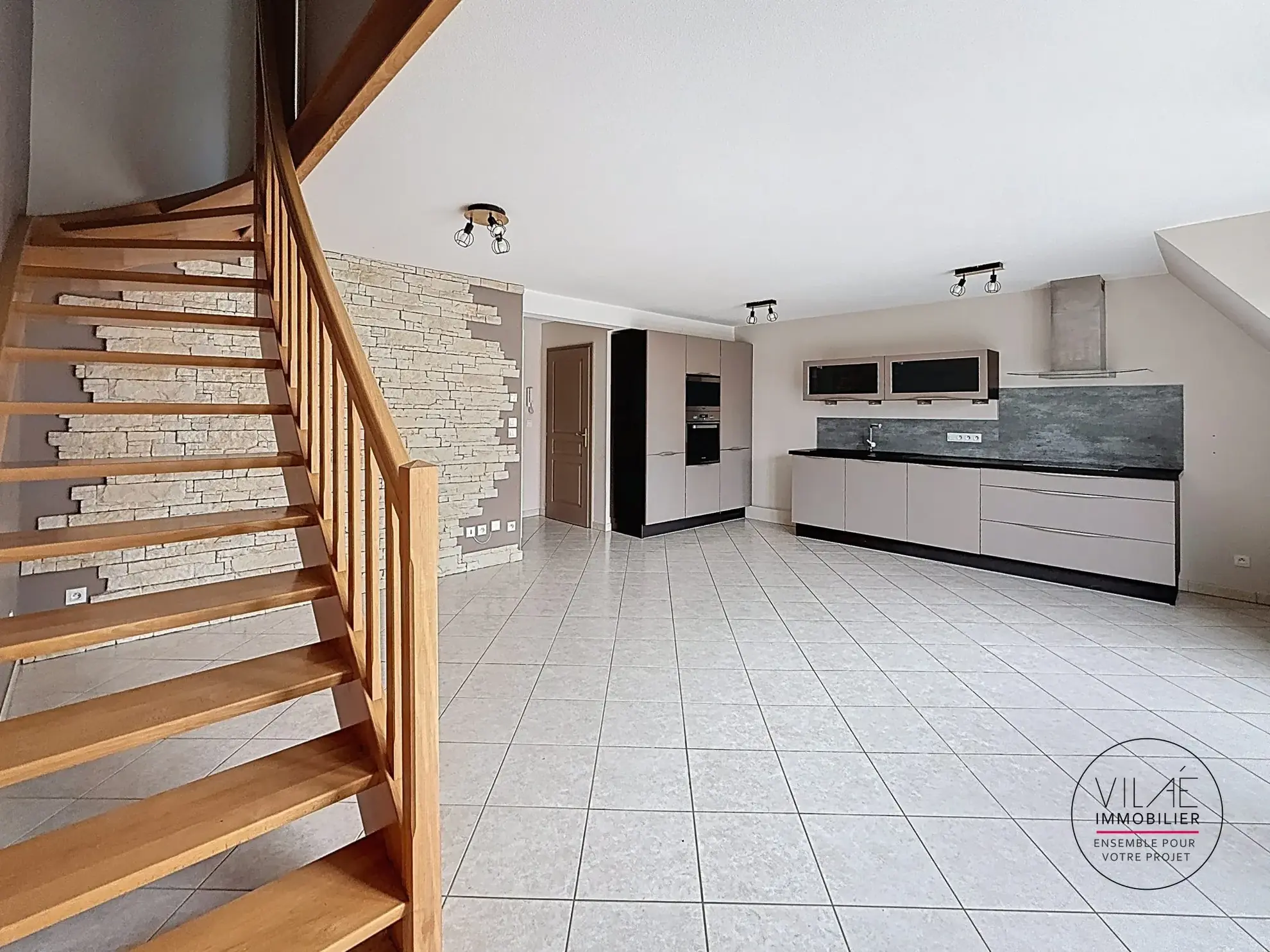 À vendre duplex 2 pièces avec balcon, cave et parking à Saint-Nabor 