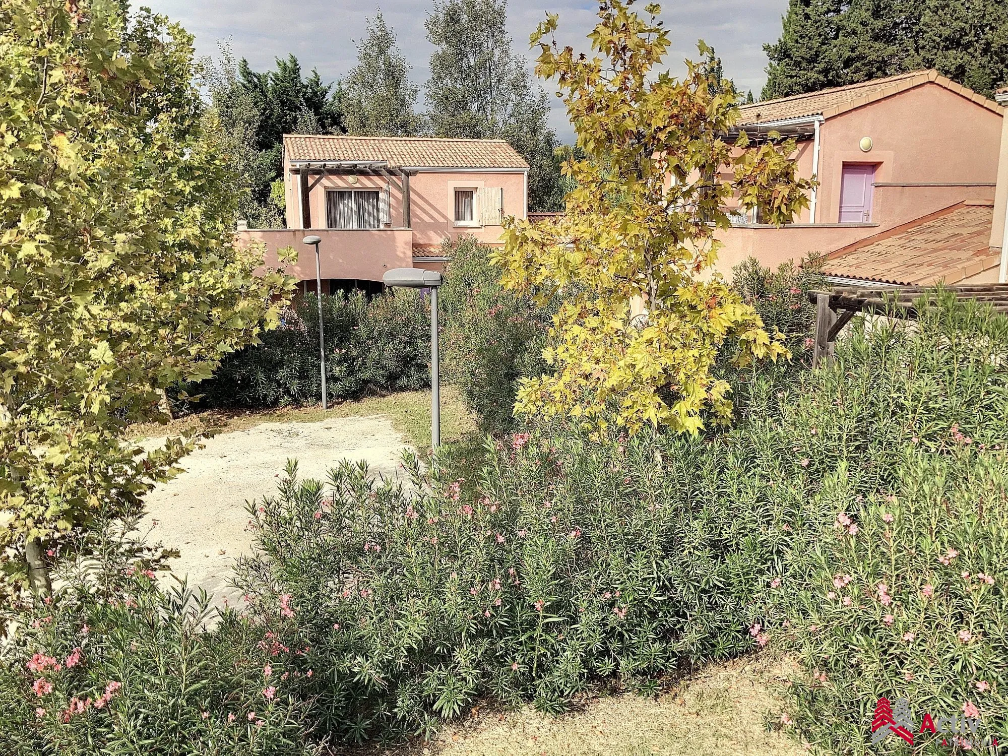 Appartement T2 meublé avec terrasse et piscine au Paradou