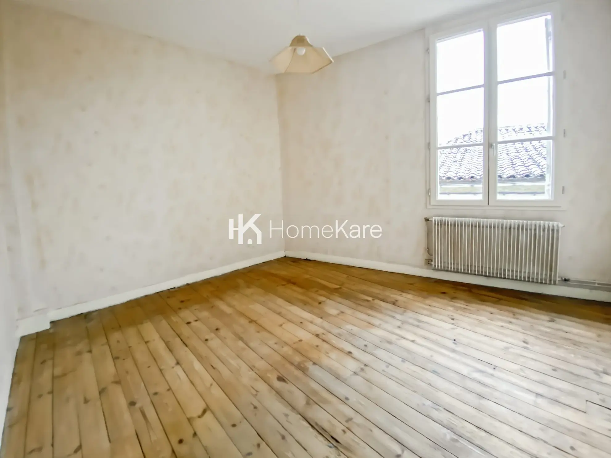 Maison de ville à La Réole avec potentiel d'aménagement et deux garages