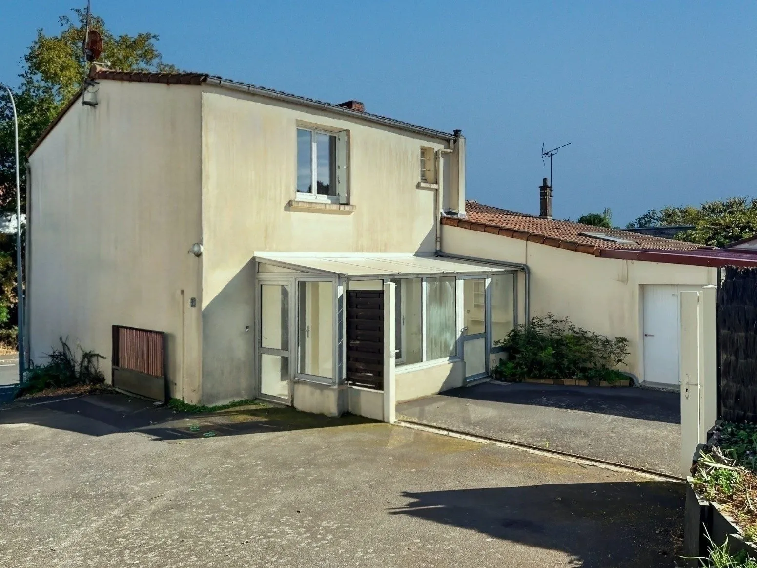 Maison à vendre au centre de Clisson avec jardin et garage - 174 000 €