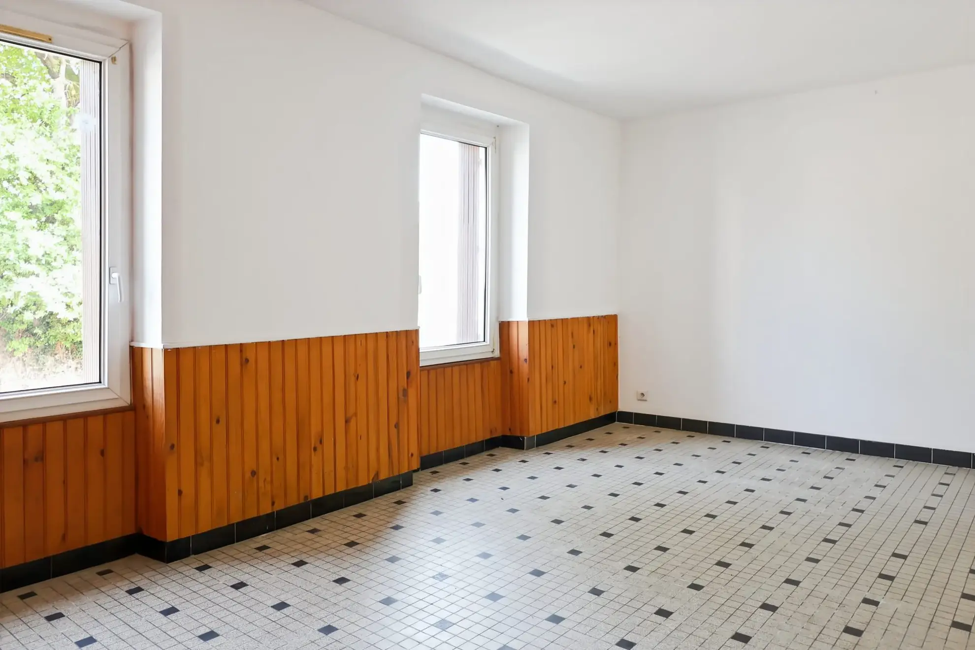 Maison à vendre au centre de Clisson avec jardin et garage - 174 000 € 