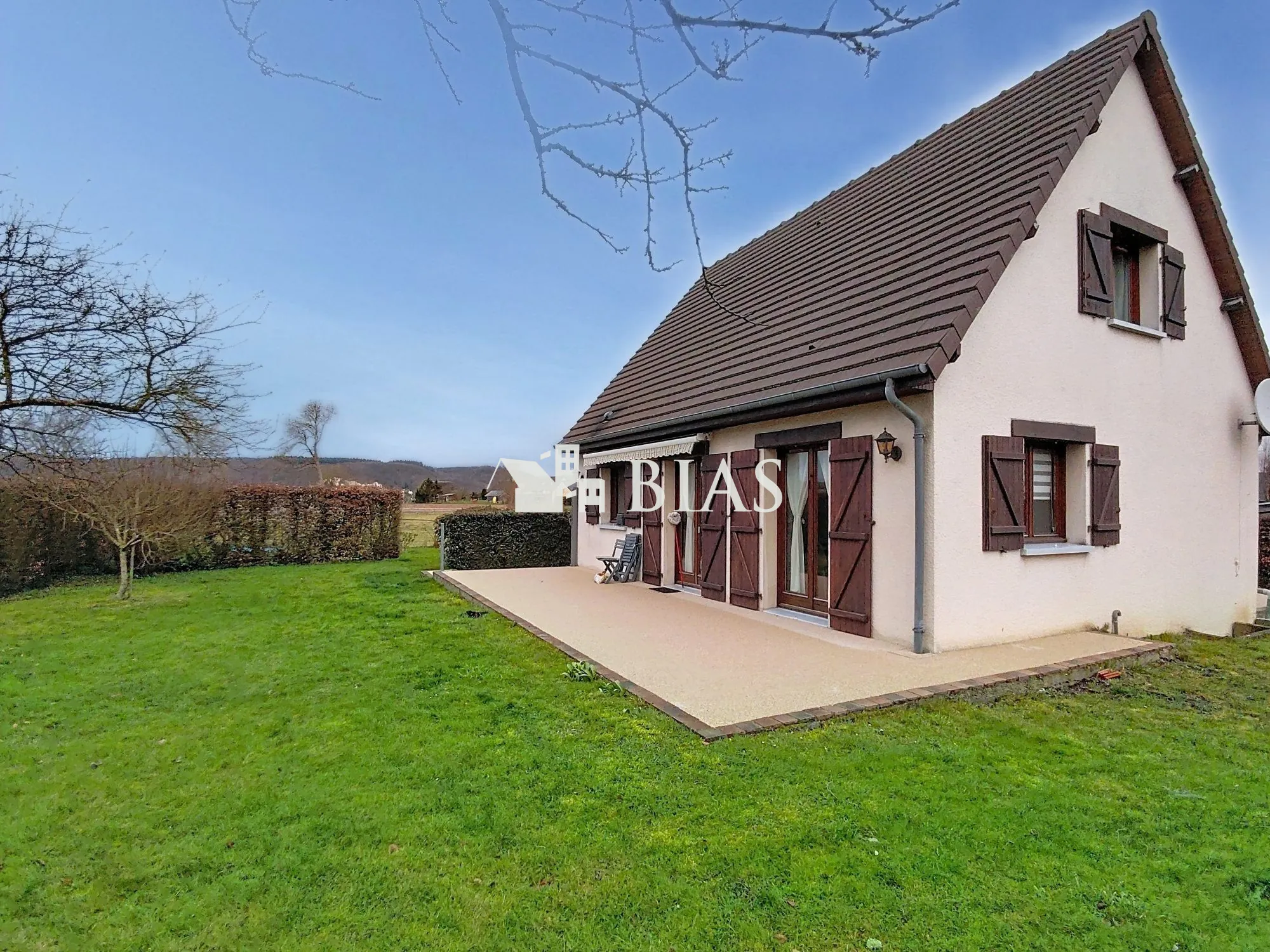 Charmant pavillon de plain-pied avec sous-sol et terrain clos à Arelaune-en-Seine
