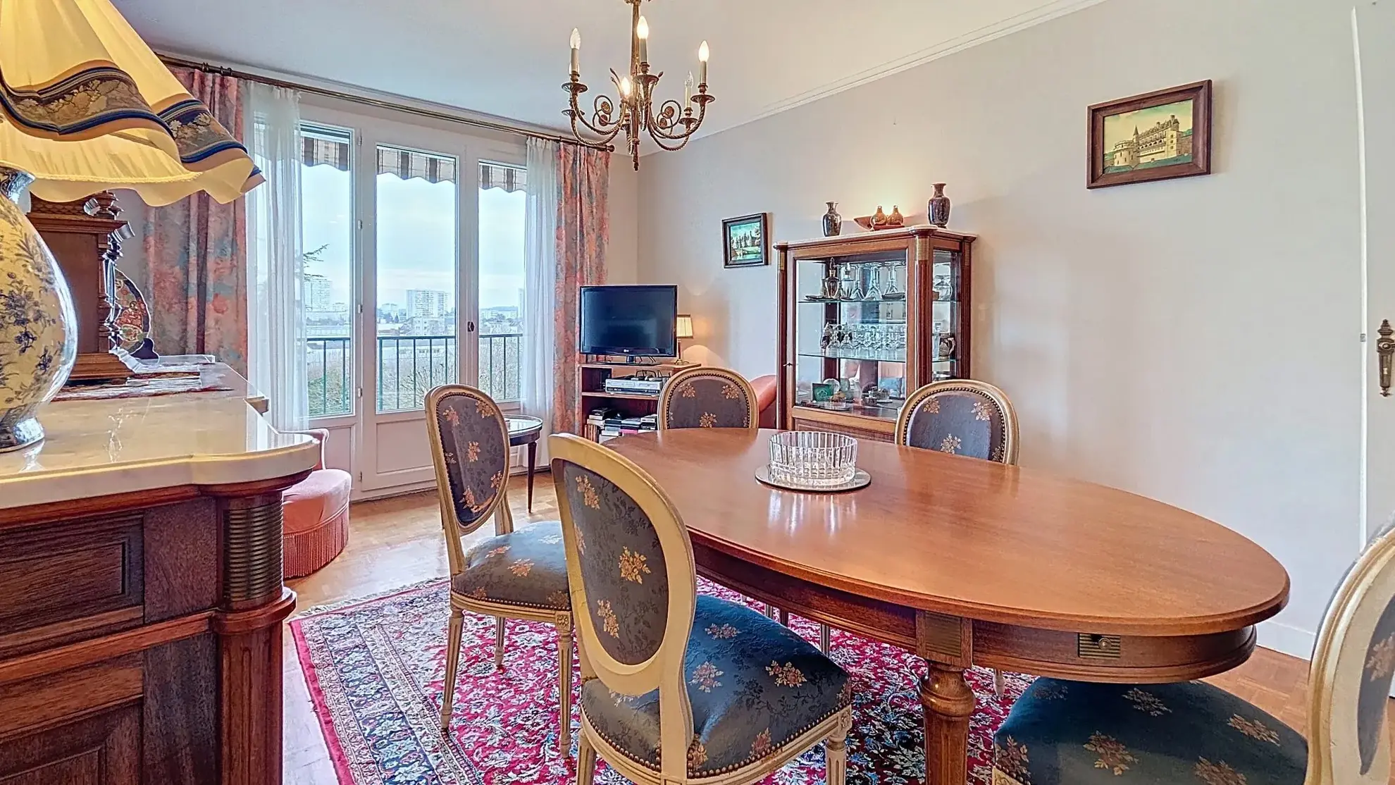 Appartement de 72m² à vendre dans la résidence FEBVOTTE à Tours avec balcon et cave 