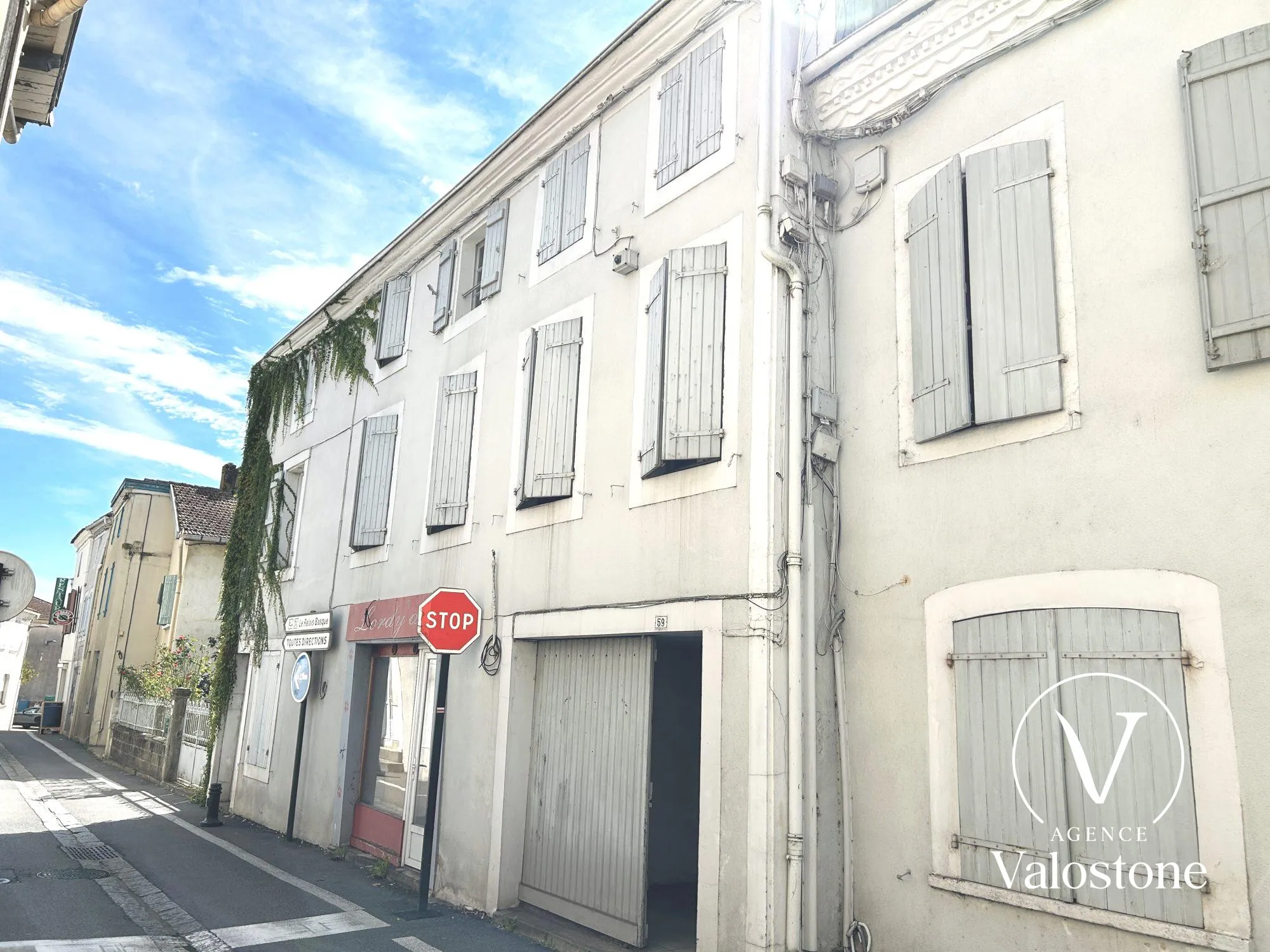 Investissez dans un immeuble mixte de 275 m² à Hagetmau, potentiellement rentable après rénovation