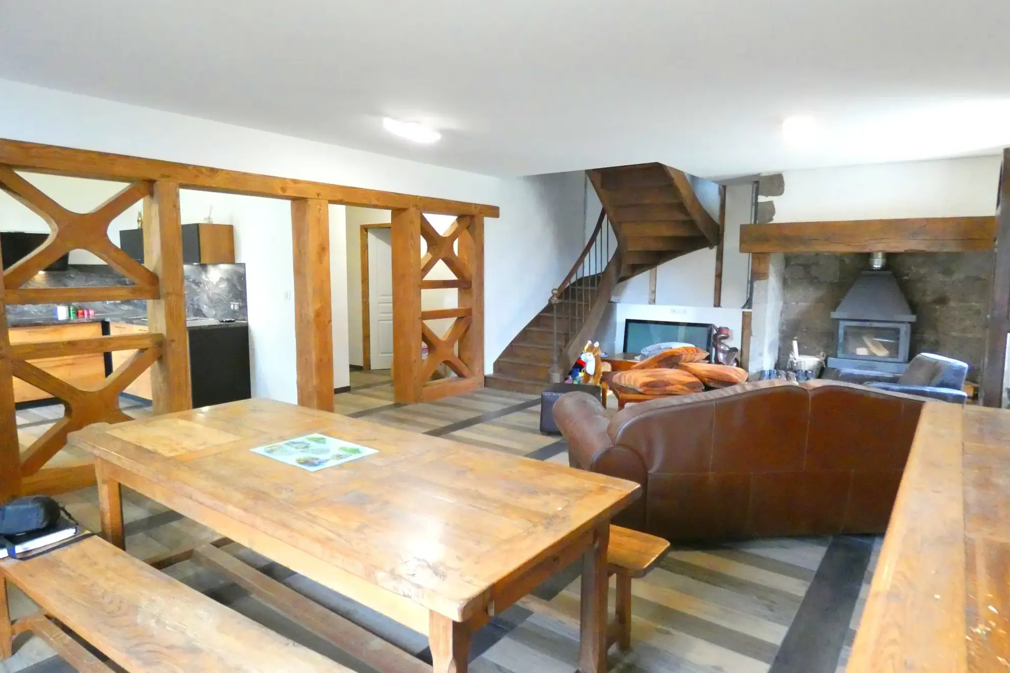 Belle maison en pierre rénovée à Velzic, proximité Aurillac