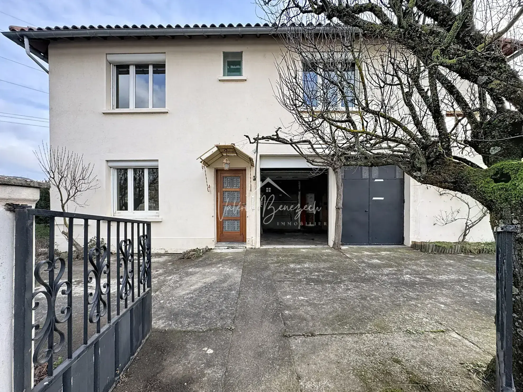 Maison avec deux logements indépendants sur grand terrain à Roquefort-sur-Soulzon