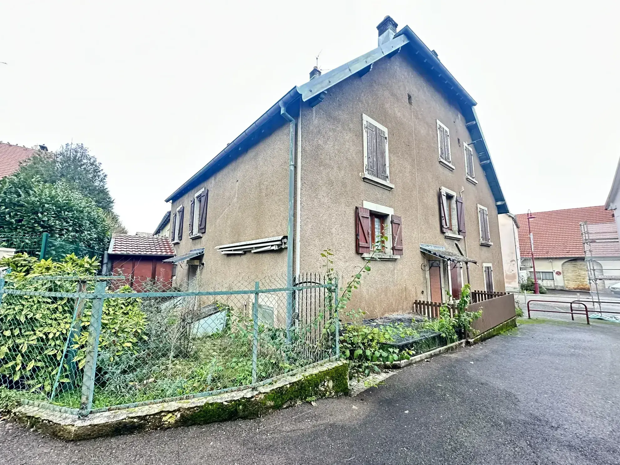 Maison de village à rénover proche d'Héricourt avec 8 pièces et 5 chambres