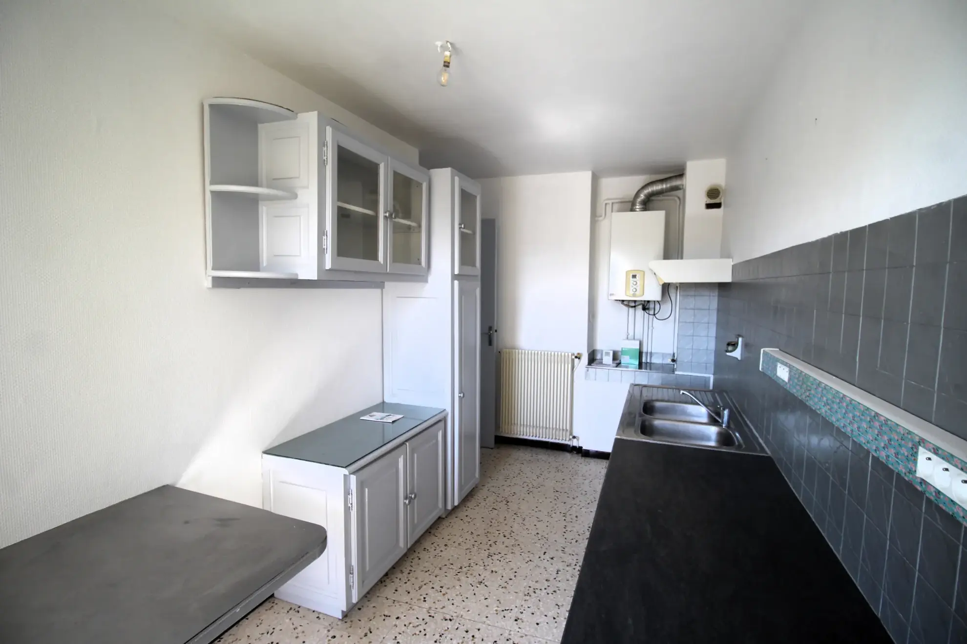 Appartement T4 lumineux de 74m² avec balcon, parking privé à Narbonne
