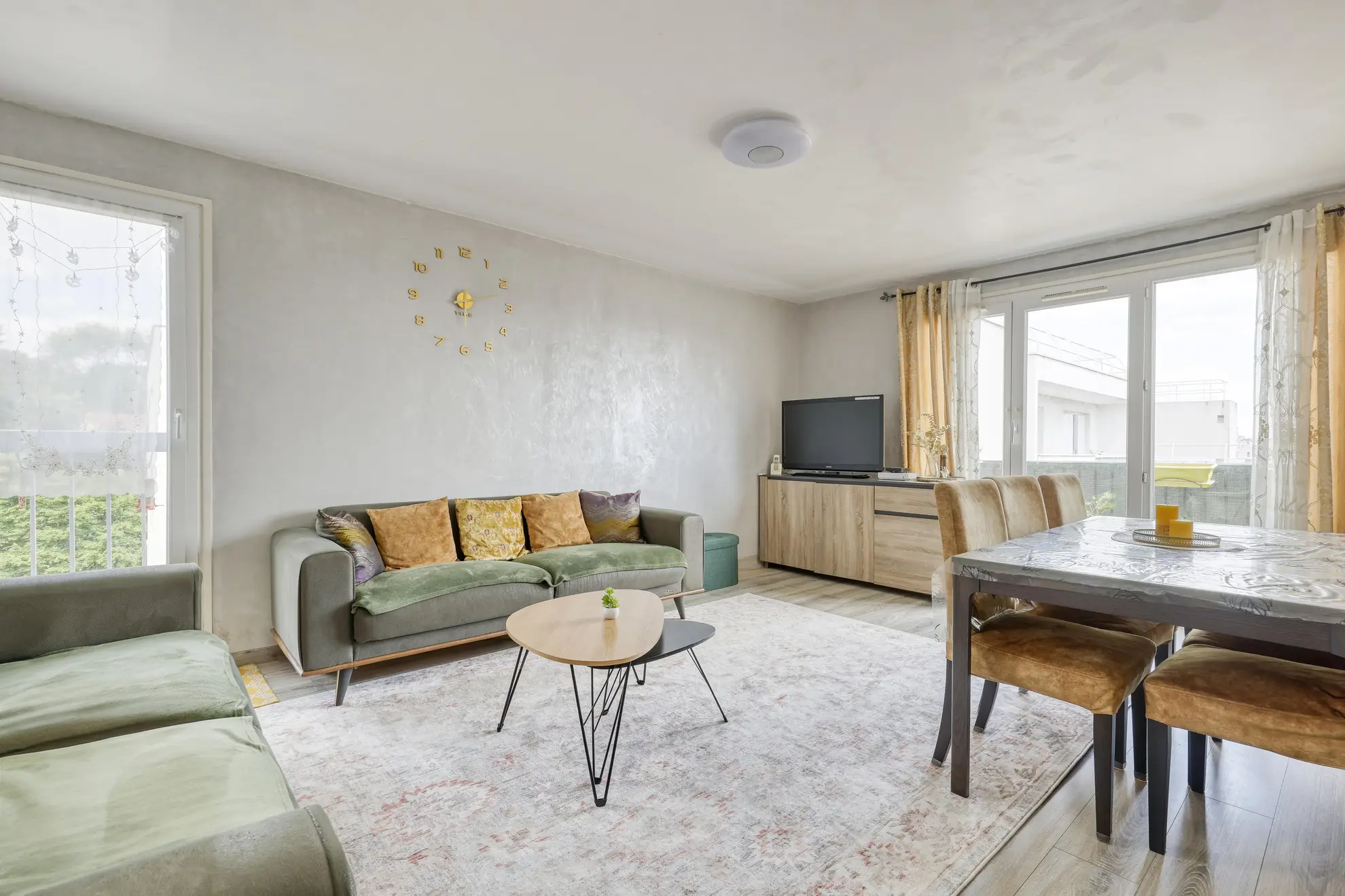 Appartement 73 m² avec balcon, parking et proximité des écoles en centre-ville