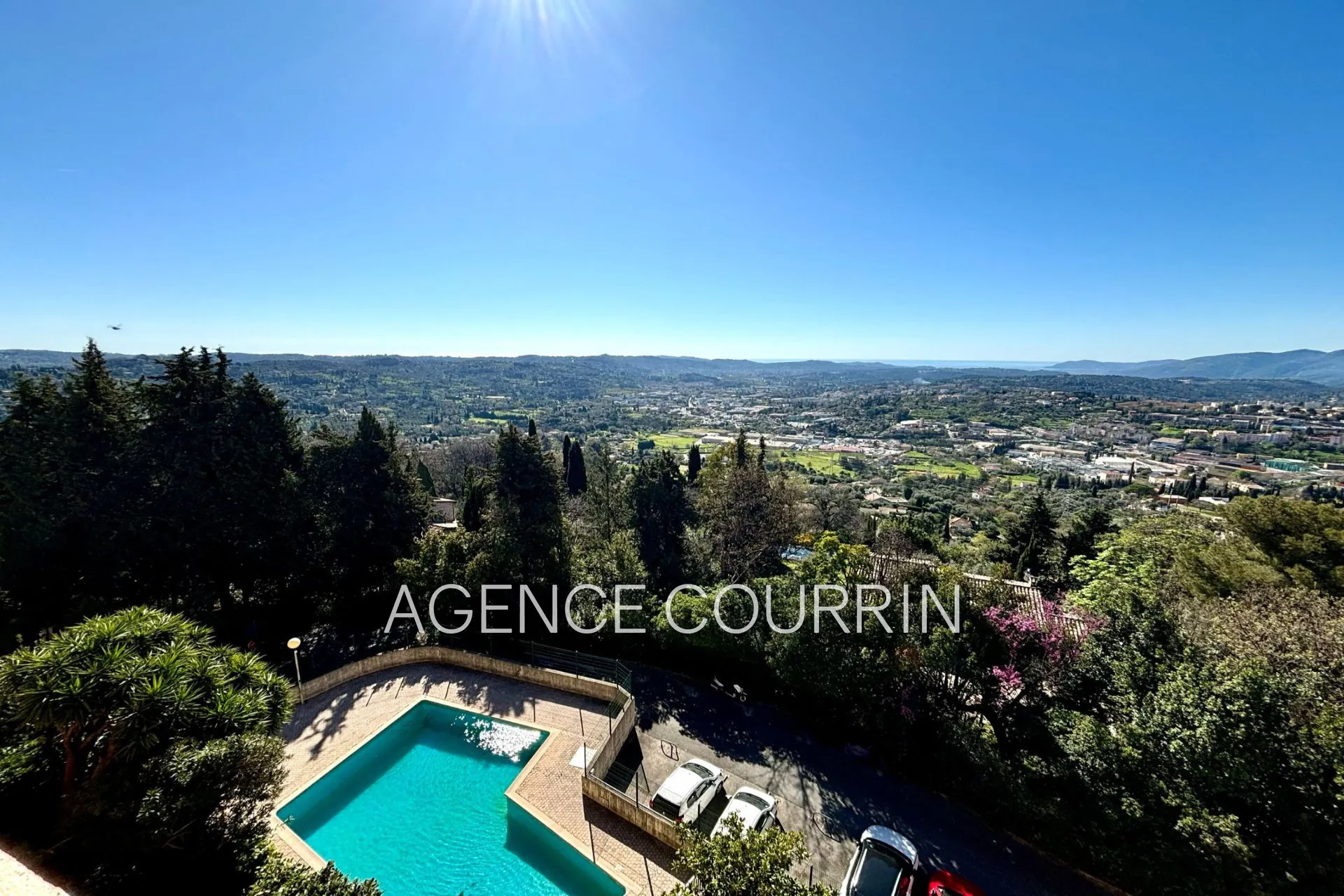 Appartement de 135 m² avec terrasse et vue mer à Grasse-Est 