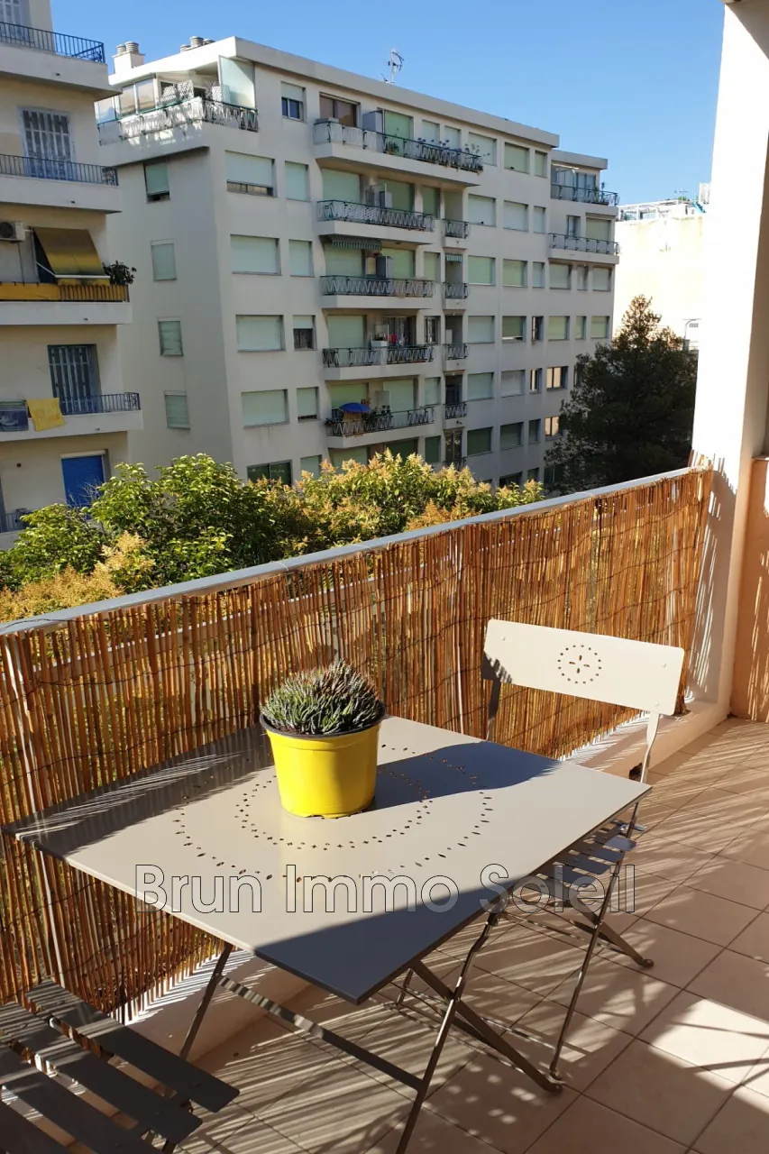 Studio à Nice avec terrasse en vente proche Promenade des Anglais 