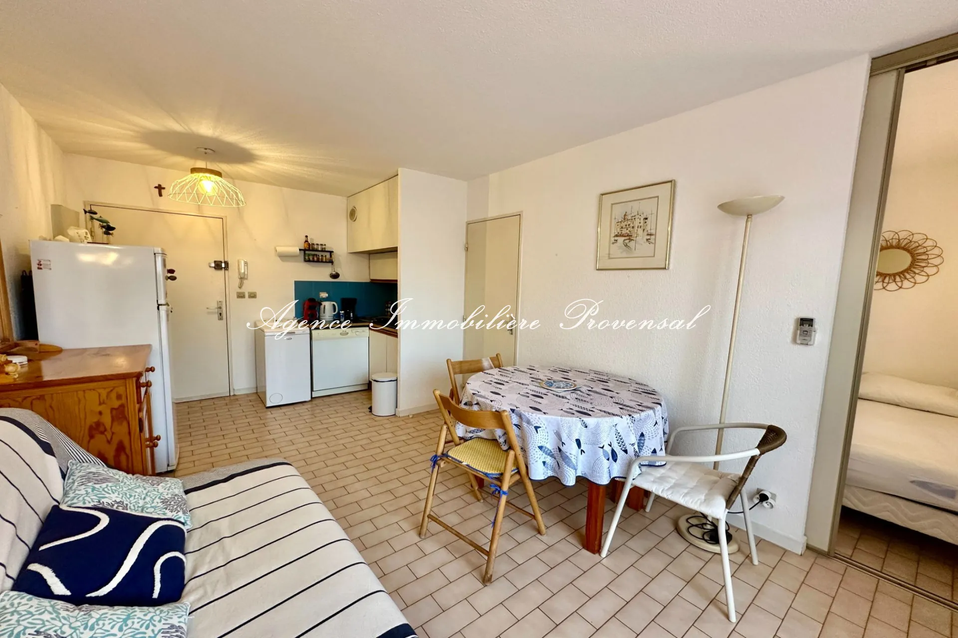 Studio cabine à vendre à Sainte-Maxime, idéal emplacement central avec garage 