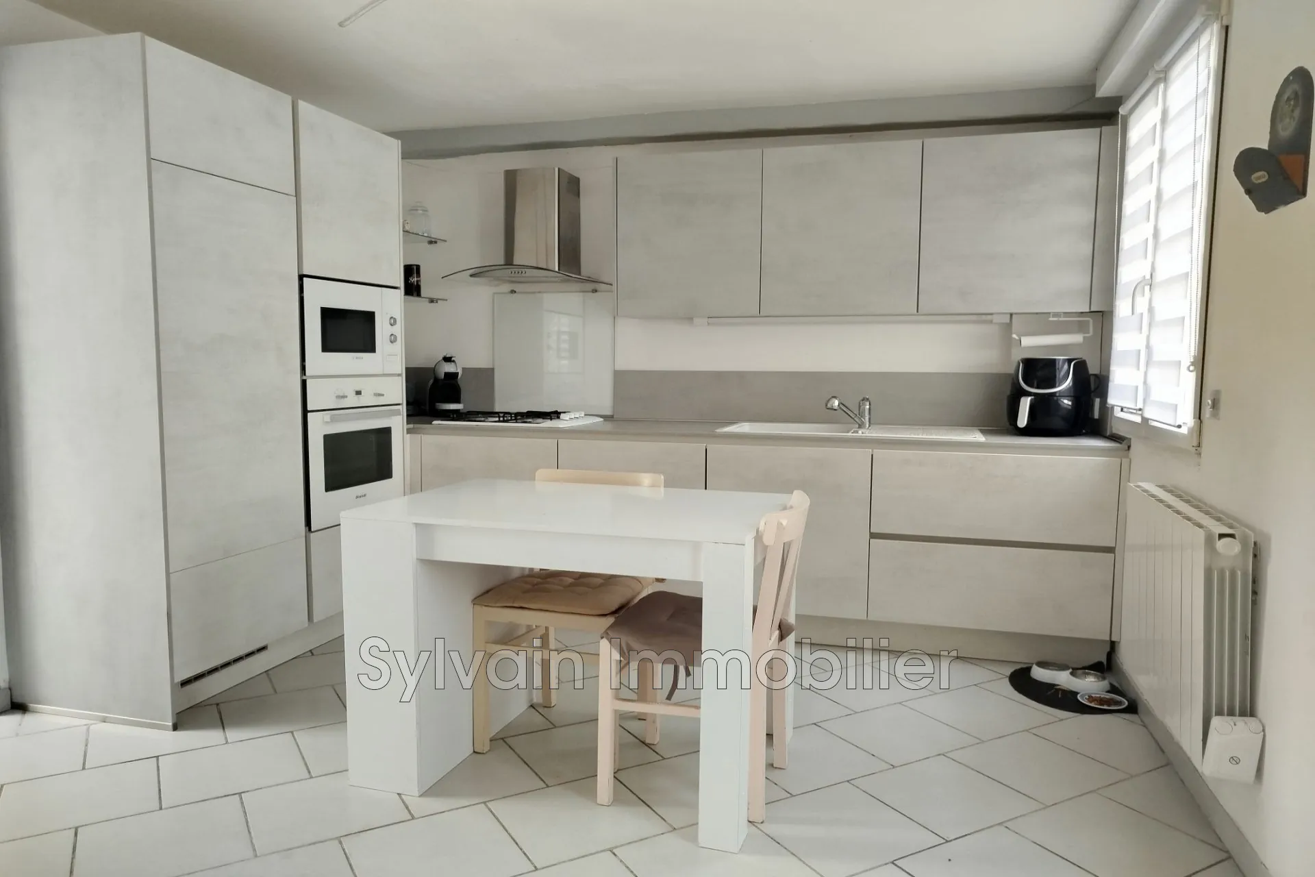 A vendre maison 4 chambres avec terrasse et dépendances à Forges-les-Eaux 