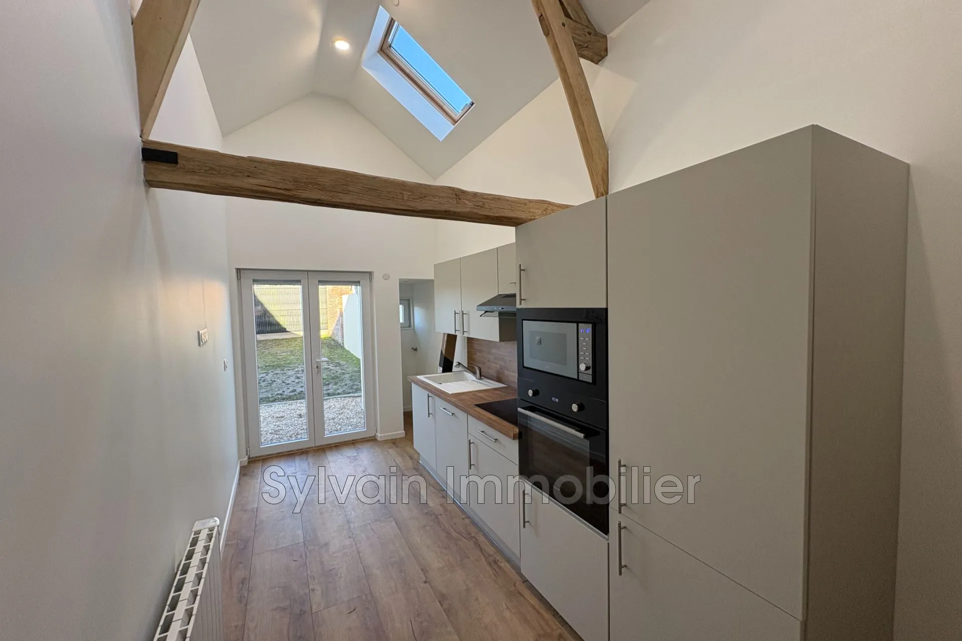 Maison rénovée avec 2 chambres et jardin à Songeons 