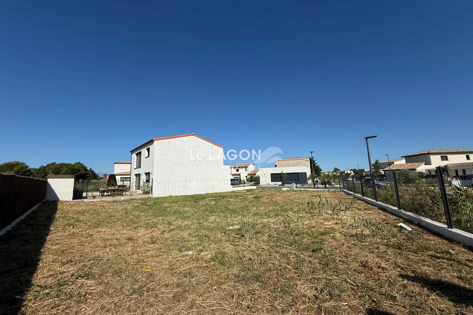 Terrain constructible de 400 m² à Saint-Cyprien avec offre cuisine offerte 