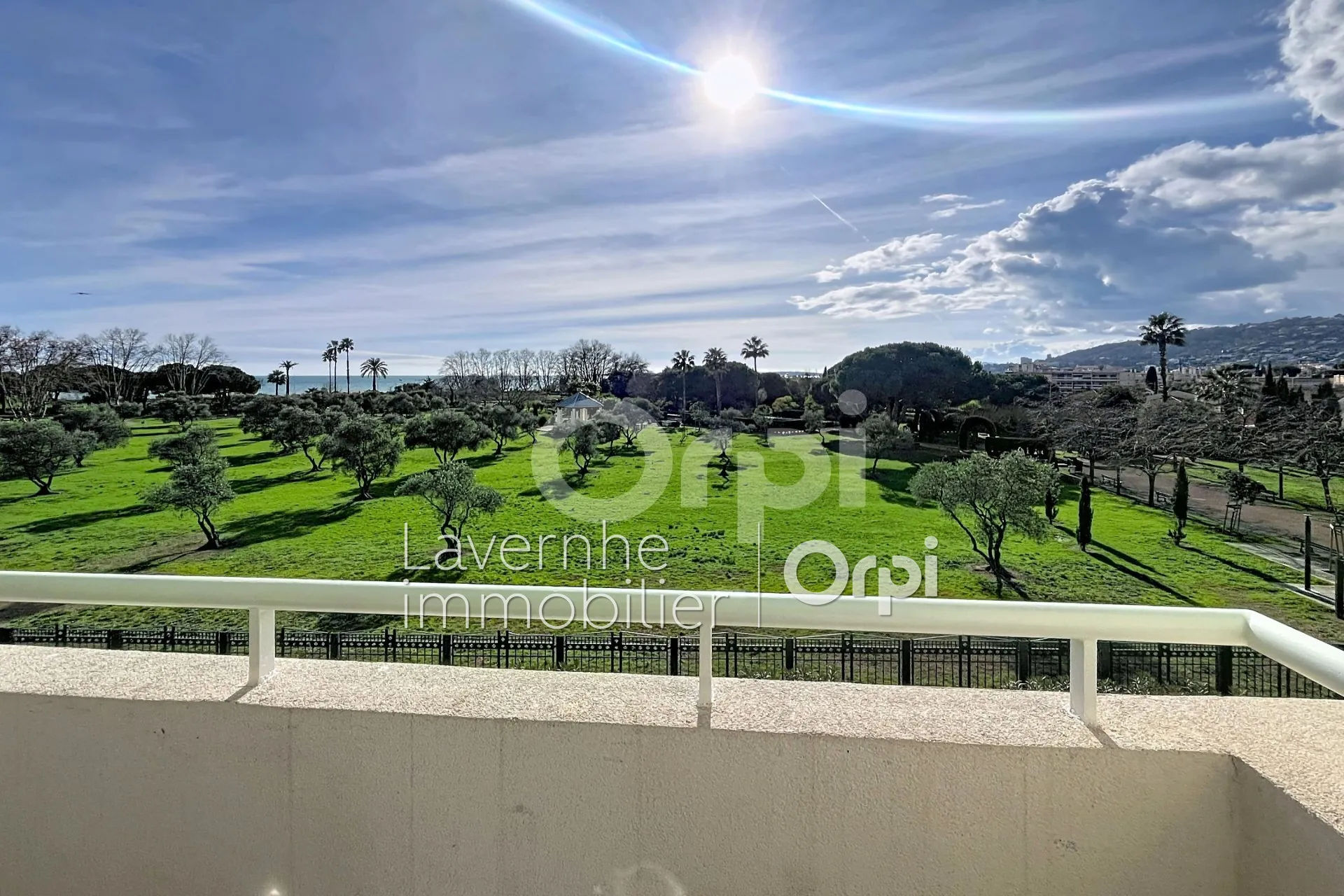 Bel appartement 2 pièces avec vue mer à Antibes Les Pins