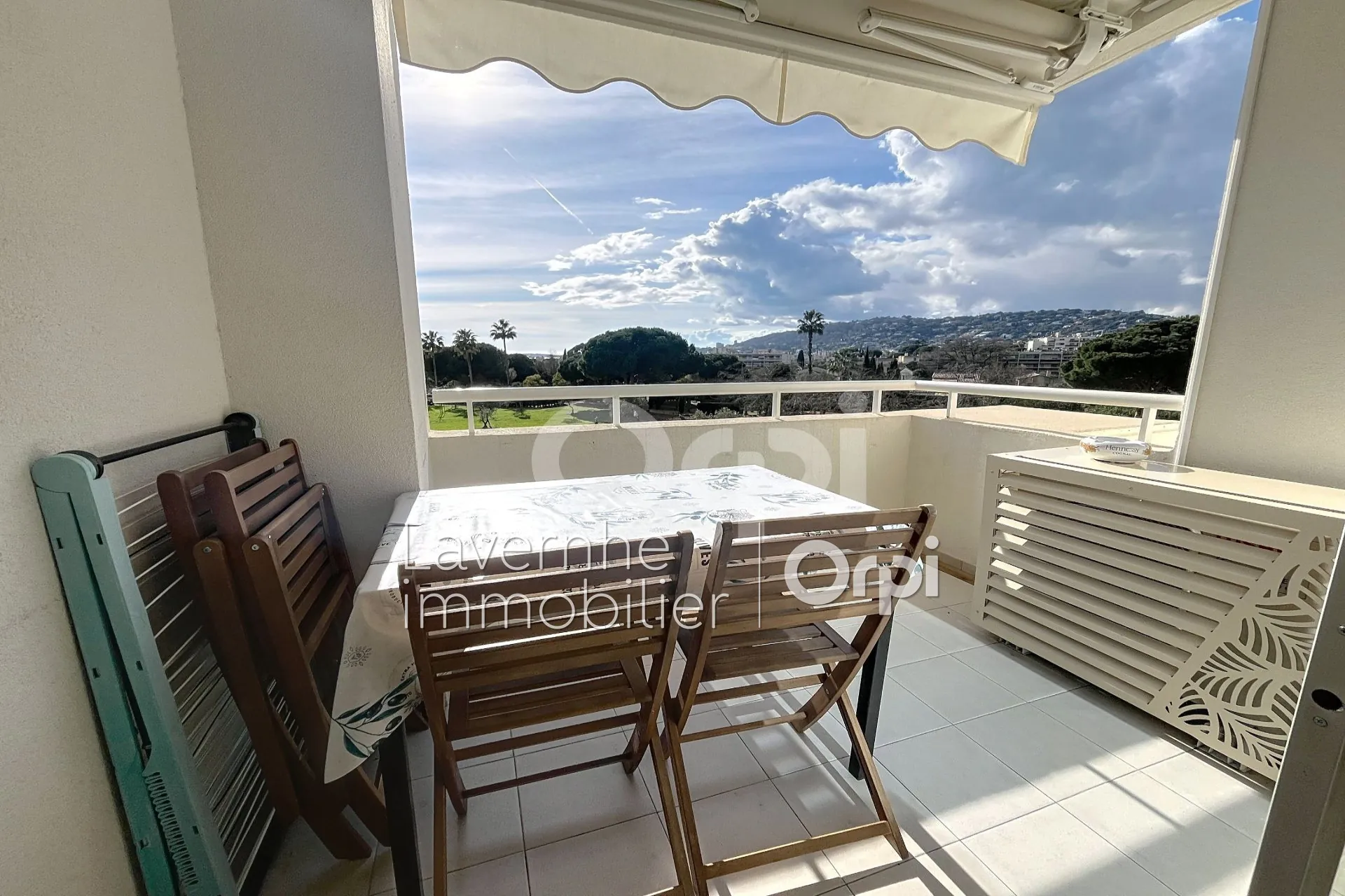 Bel appartement 2 pièces avec vue mer à Antibes Les Pins 