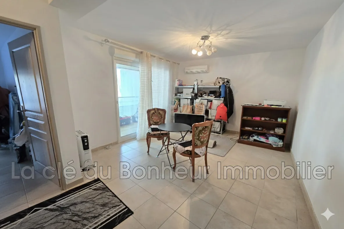 A vendre appartement 2 pièces à Valensole avec terrasse et parking 