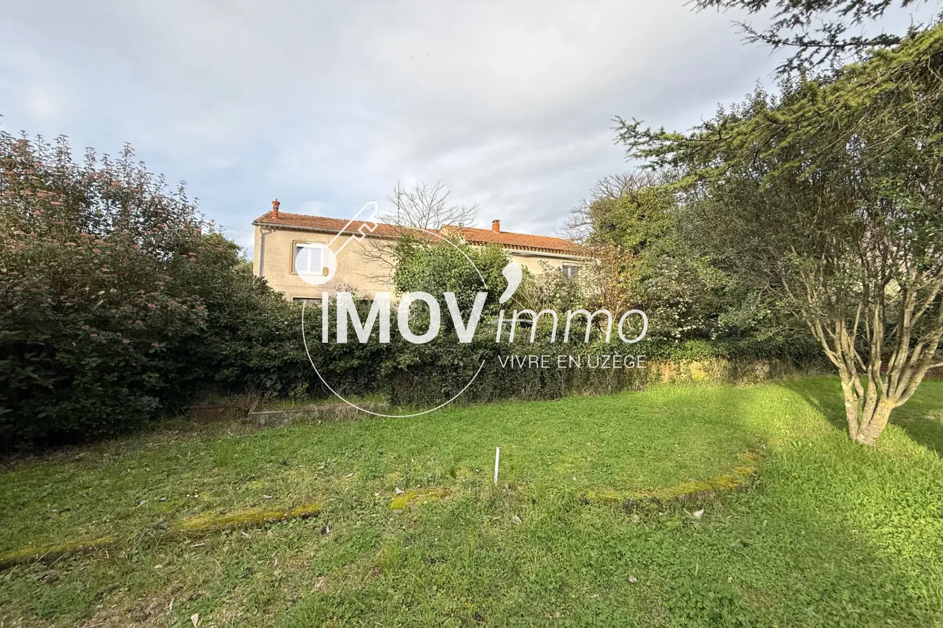 A vendre maison 4 chambres à Duzès avec jardin arboré et vues dégagées