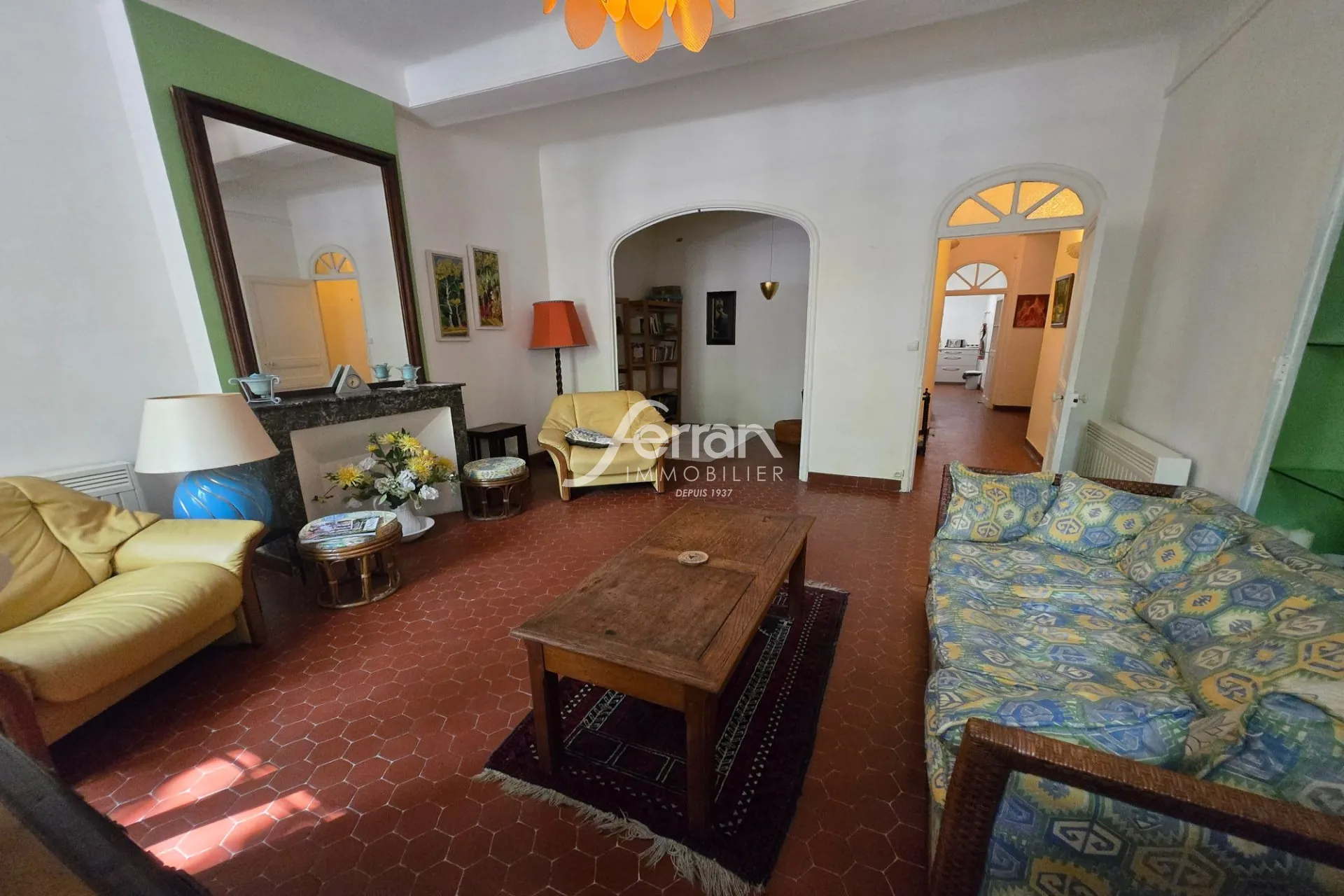 Appartement T3 à Salernes de 107 m² avec terrasse et vue citadine 